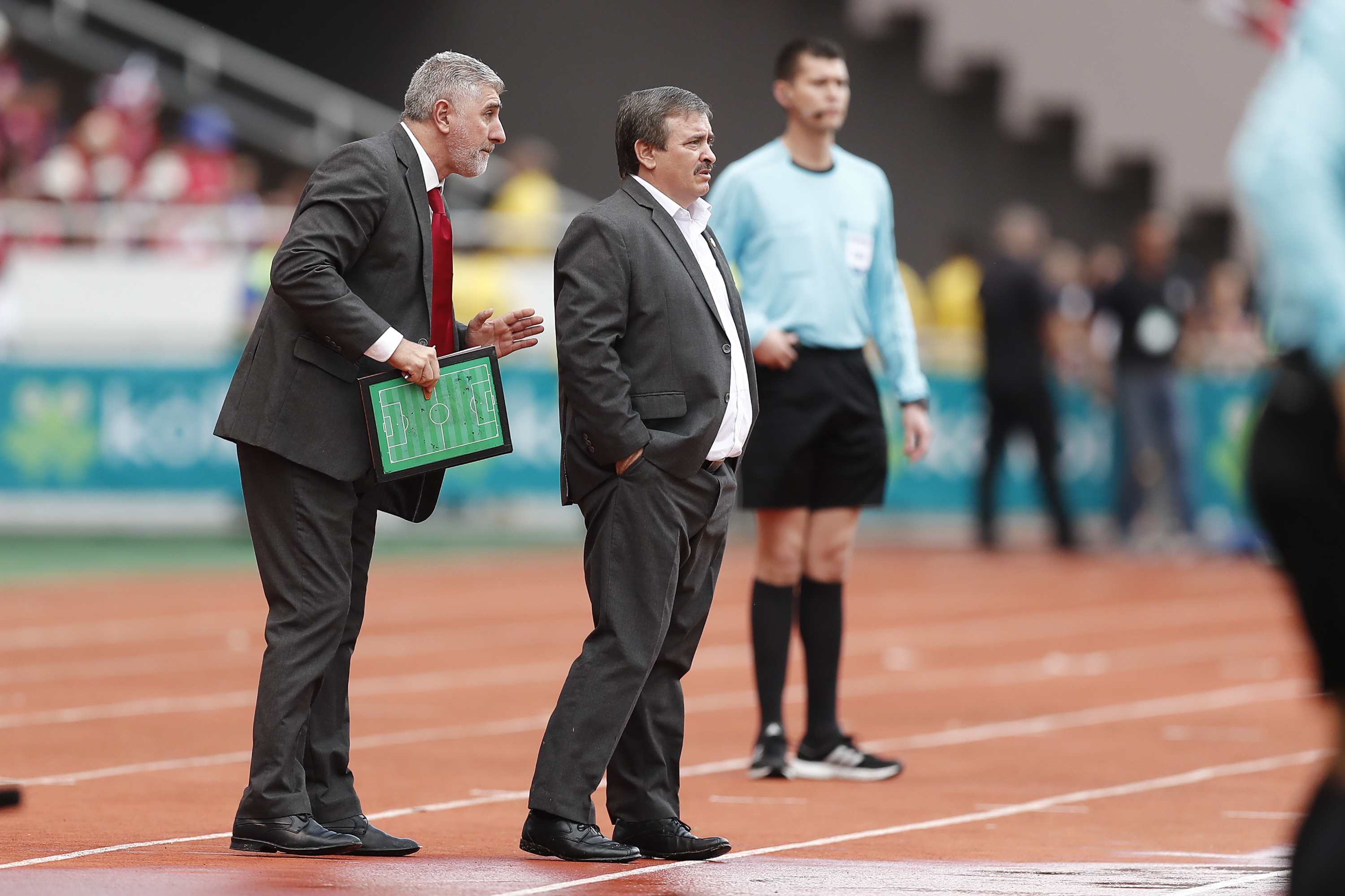07/10/2017, San José, Paque Metropolitano la Sabana, Estadio Nacional, partido de la eliminatoria hacia Rusia 2018 entre Costa Rica y Honduras. En la fotografía Oscar Ramírez entrenador de Costa Rica. Fotografía José Cordero