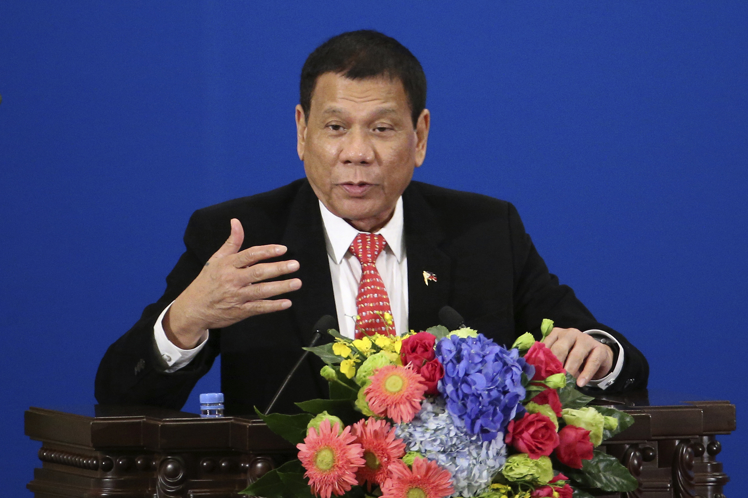 El presidente de Filipinas, Rodrigo Duterte, pronuncia un discurso durante el Foro de Comercio e Inversión entre Filipinas y China, en el Gran Salón del Pueblo, en Pekín, este jueves.
