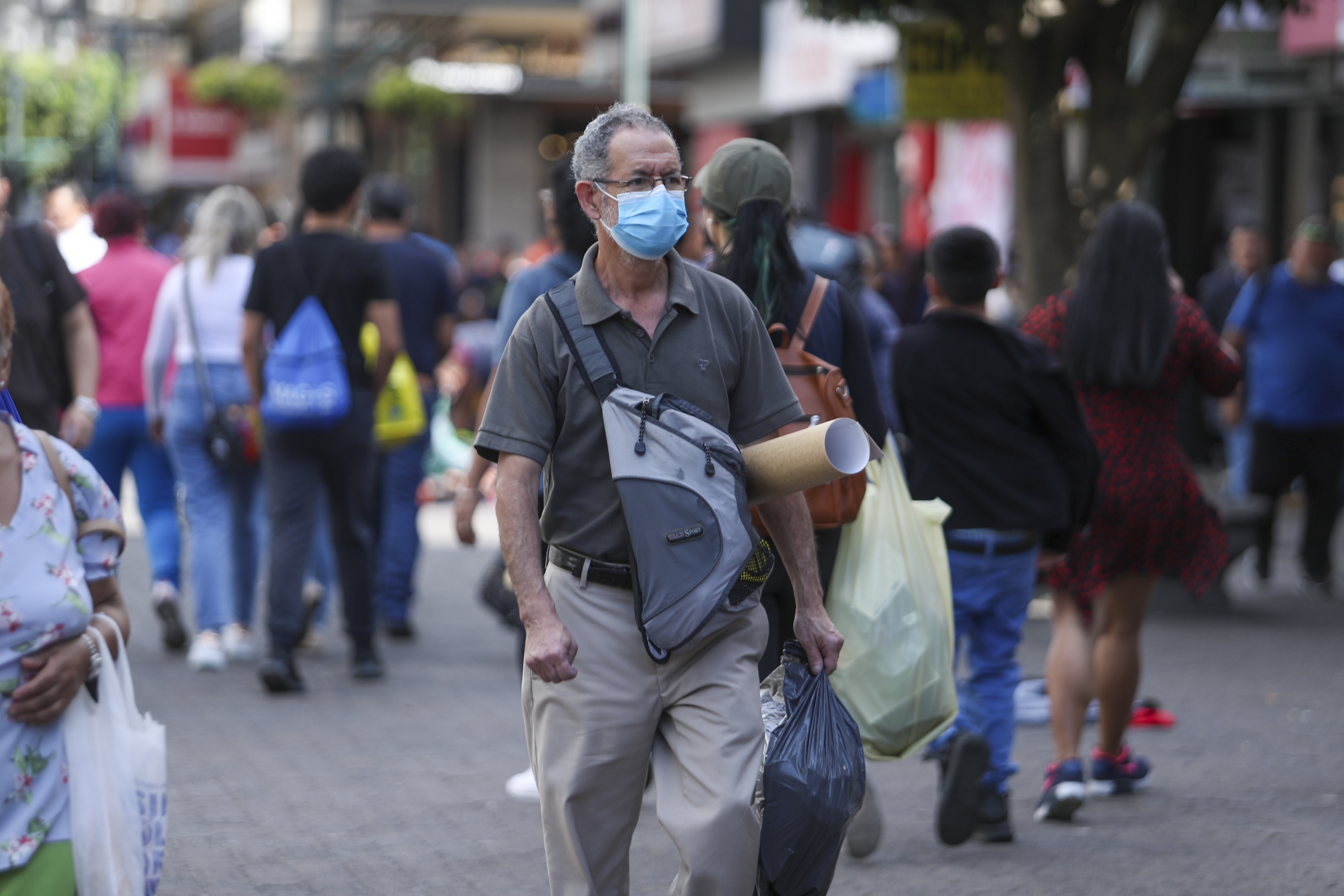 29/12/2022, San José, Mercado Central, recorrido por el mercado central para ver la gente haciendo sus compras de fin de año, y cuantas estan utilizando mascarilla.