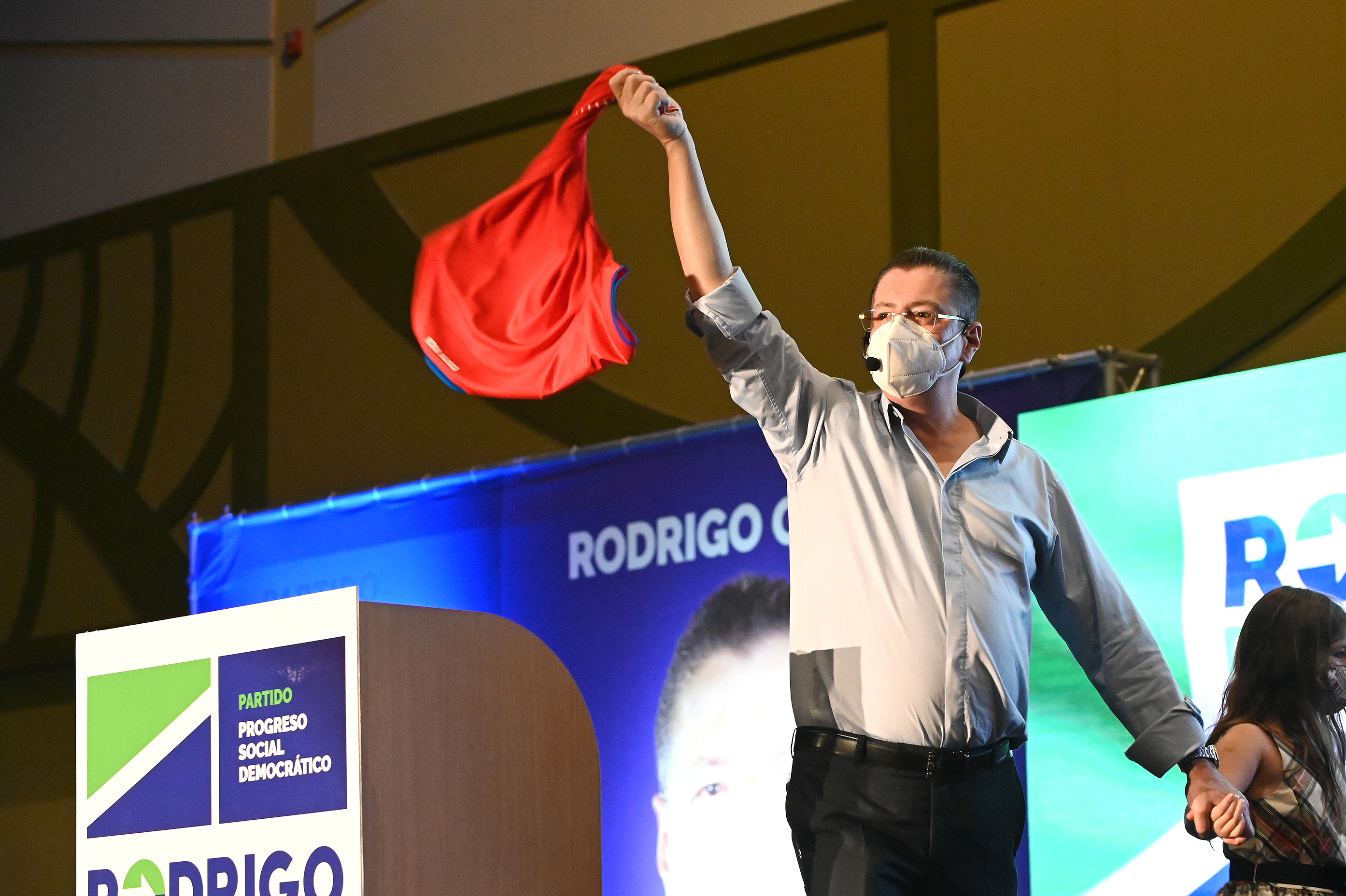 Rodrigo Chaves cierra campaña con discurso lleno de ataques a la prensa |  La Nación