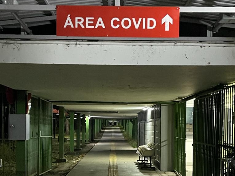 El Hospital Nacional de Salud Mental, antes Nacional Psiquiátrico, en Pavas, es uno de los pocos en los que sigue habilitada el área covid. Ahi, recibe pacientes referidos por otros centros. Foto: Armando Mayorga