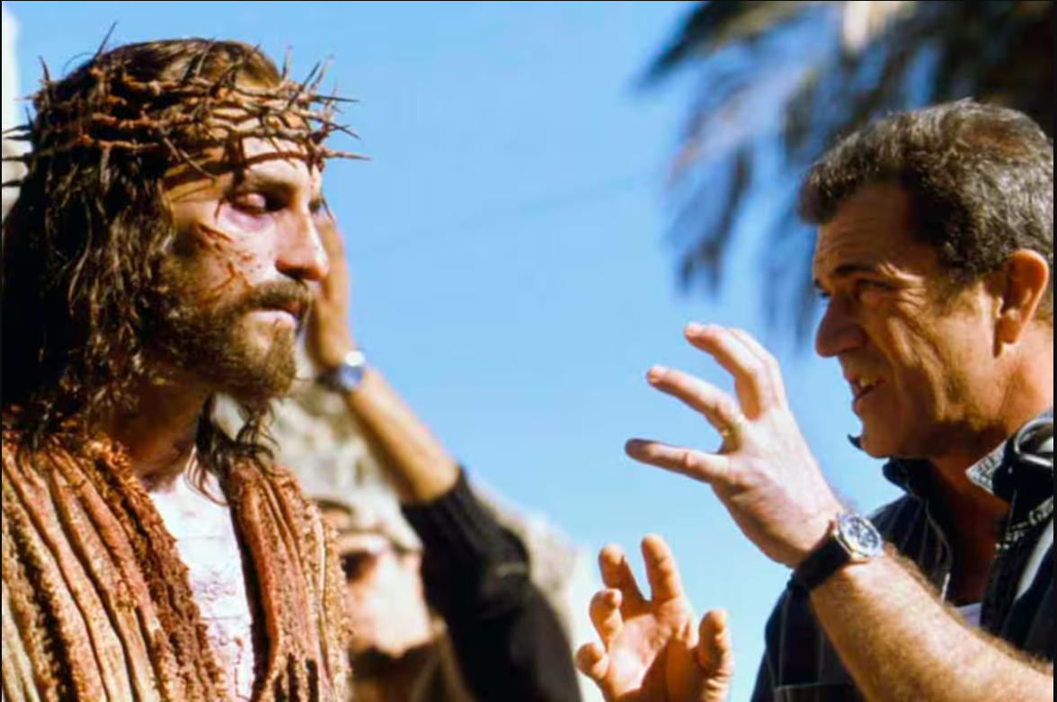 En 'La Pasión de Cristo' del 2004 el actor Jim Caviezel protagonizó el filme como Jesús, el director fue Mel Gibson.