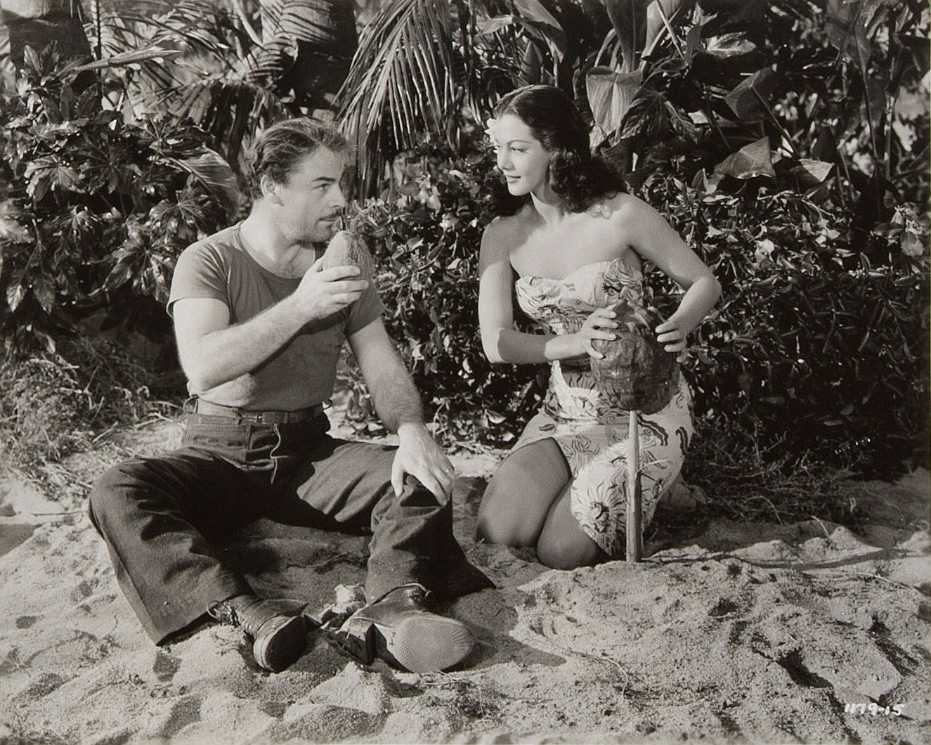 María Montez y Brian Donlevy protagonizaron la película South of Tahiti, dirigida por el cineasta George Waggner, en el año 1941. Archivo