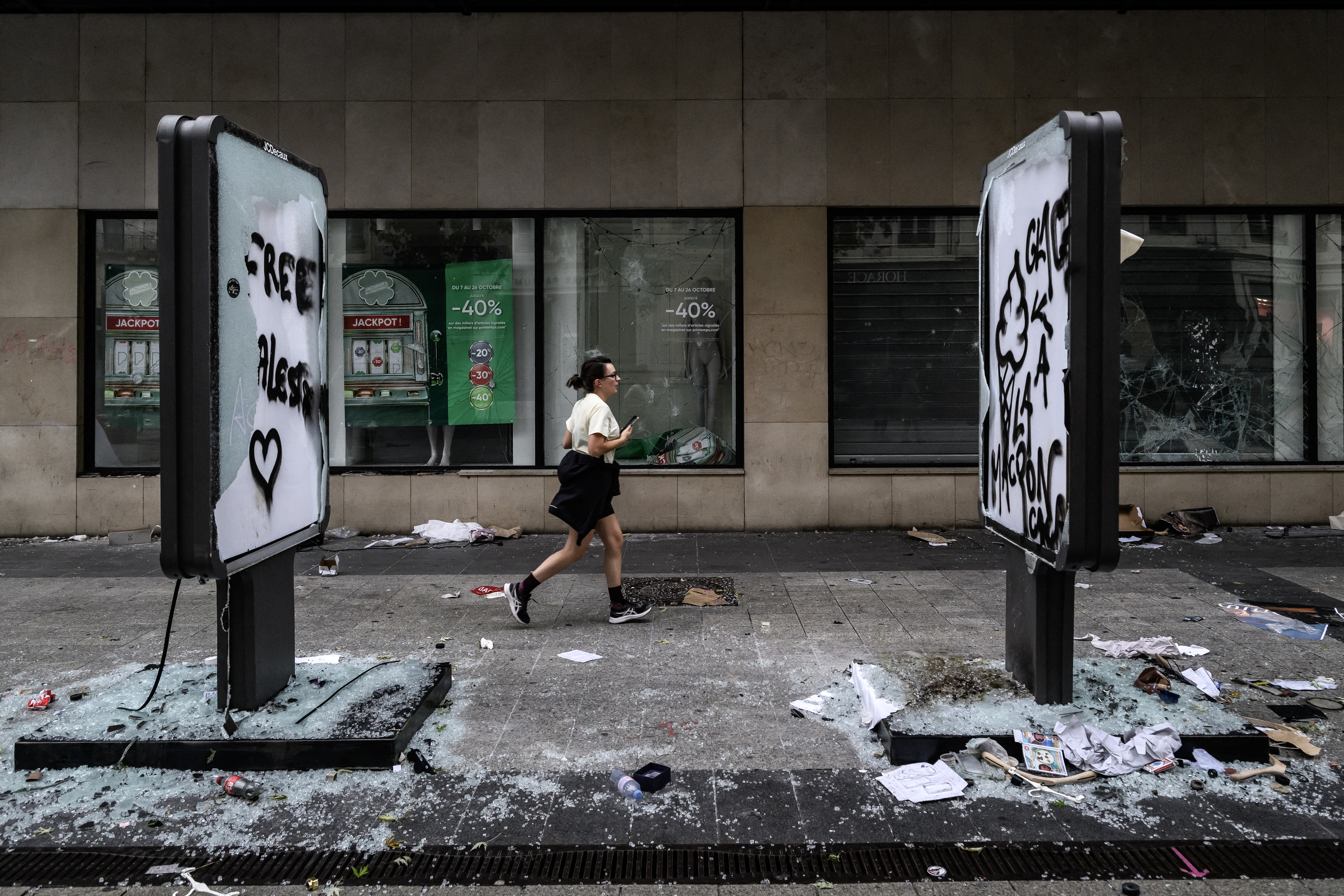 en la imagen, los resultados de las protestas en Francia