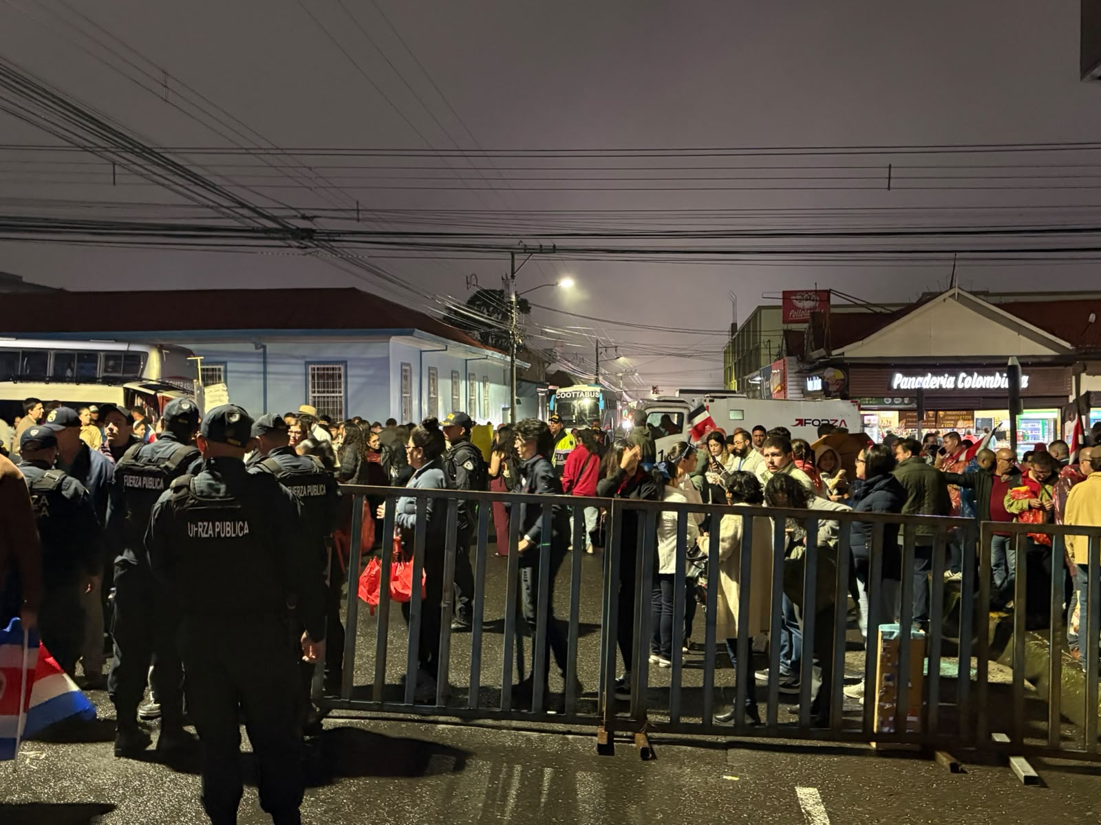Esto no es Costa Rica: el fuego de la independencia llegó a un parque encerrado entre murallas | La Teja