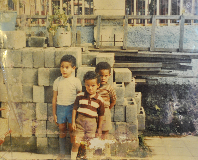 De izq a der., Jorge, Leslie y Roy Miller, unos para todos y todos para uno por siempre. | DIANA MÉNDEZ