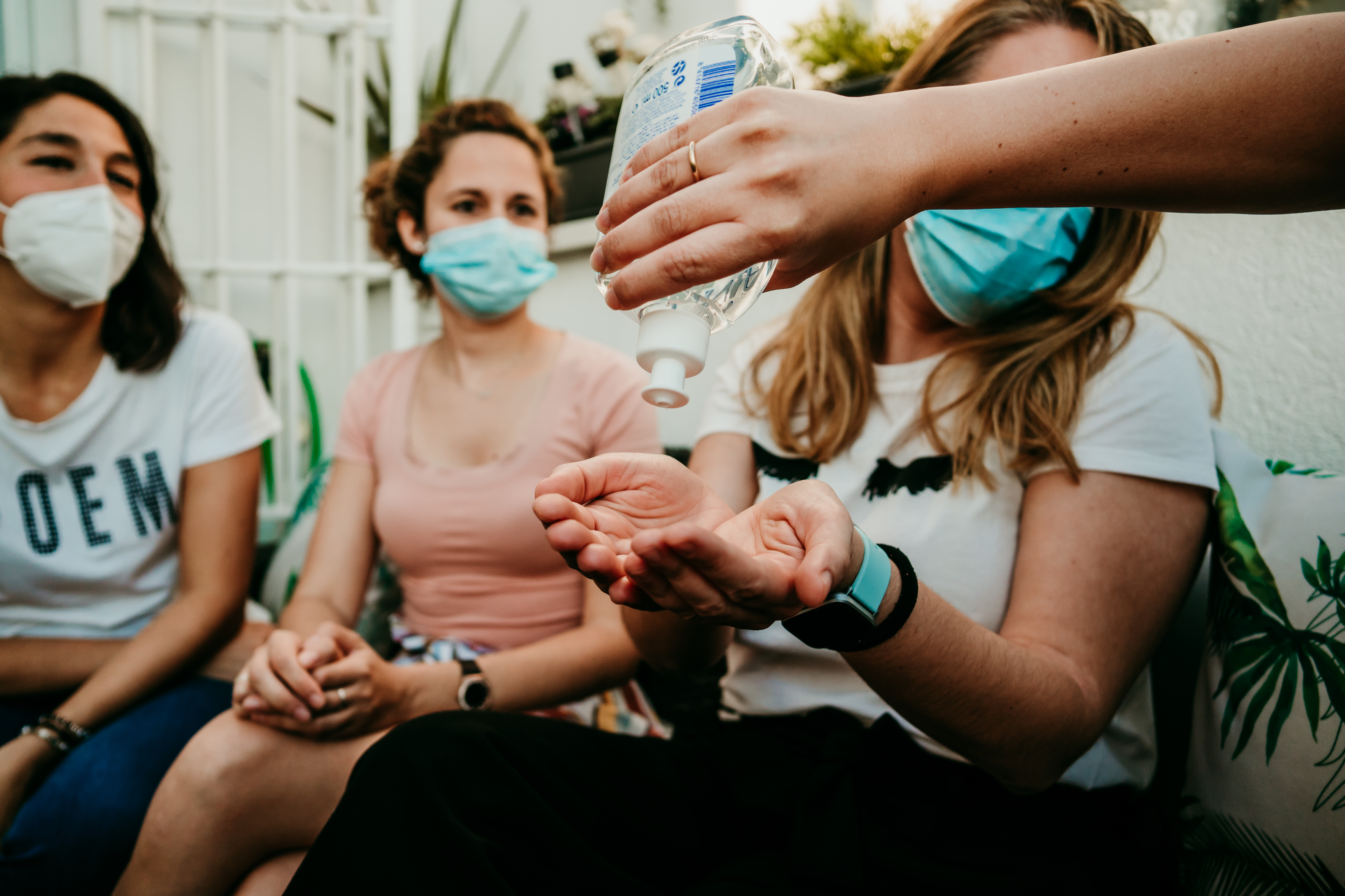 Fiestas en época de pandemia covid 19, donde se irrespetan las medidas dictadas por el Ministerio de Salud fotografía de Shutterstock