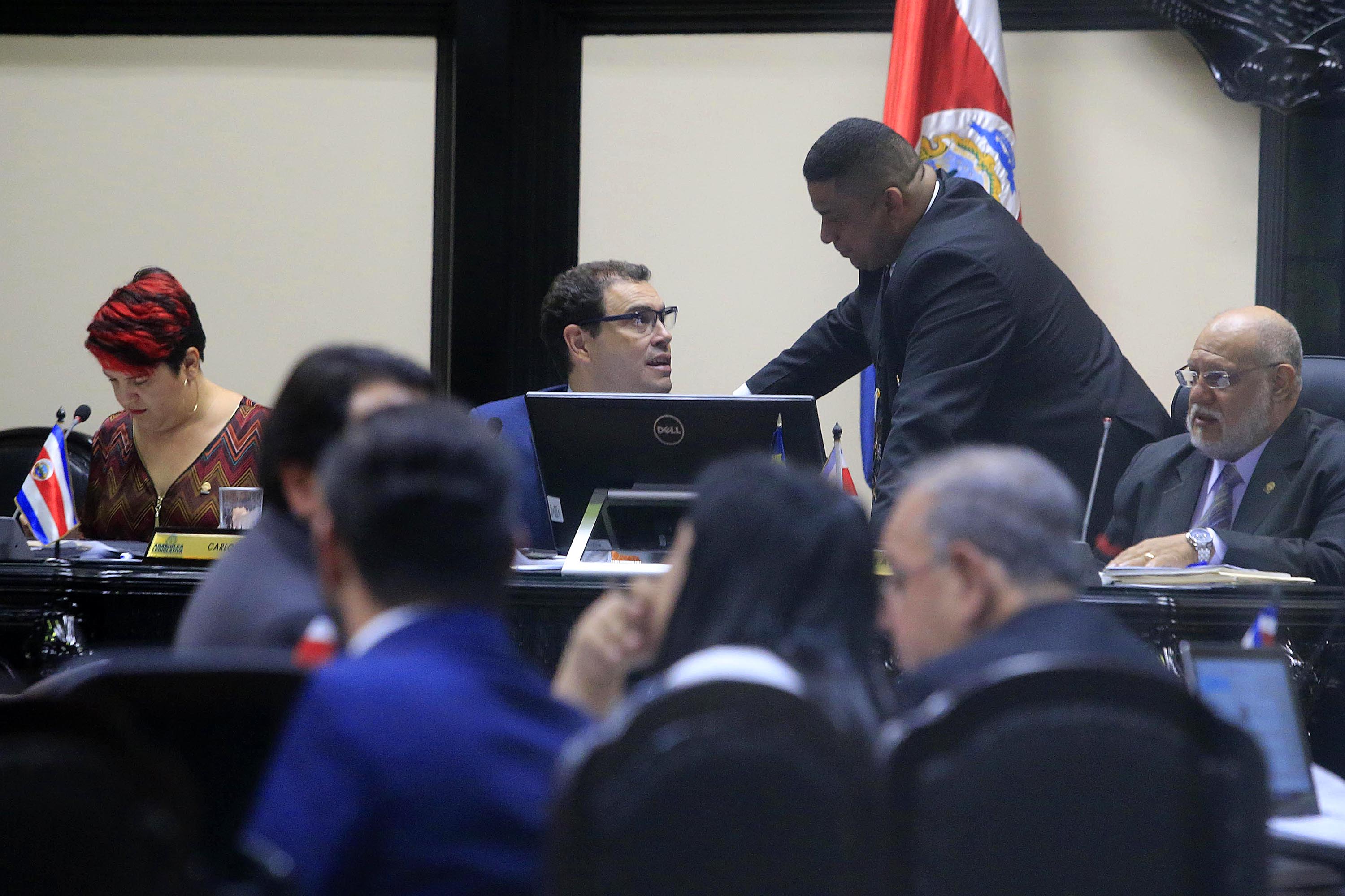 03/09/2019 Asamblea Legislativa. En sesión plenaria, lectura y aprobación de mociones, para el Proyecto de Regulación de Huelgas. Diputados Laura Guido, Carlos Ricardo Benavides, Melvin Núñez y Carlos Avendaño. Foto: Rafael Pacheco