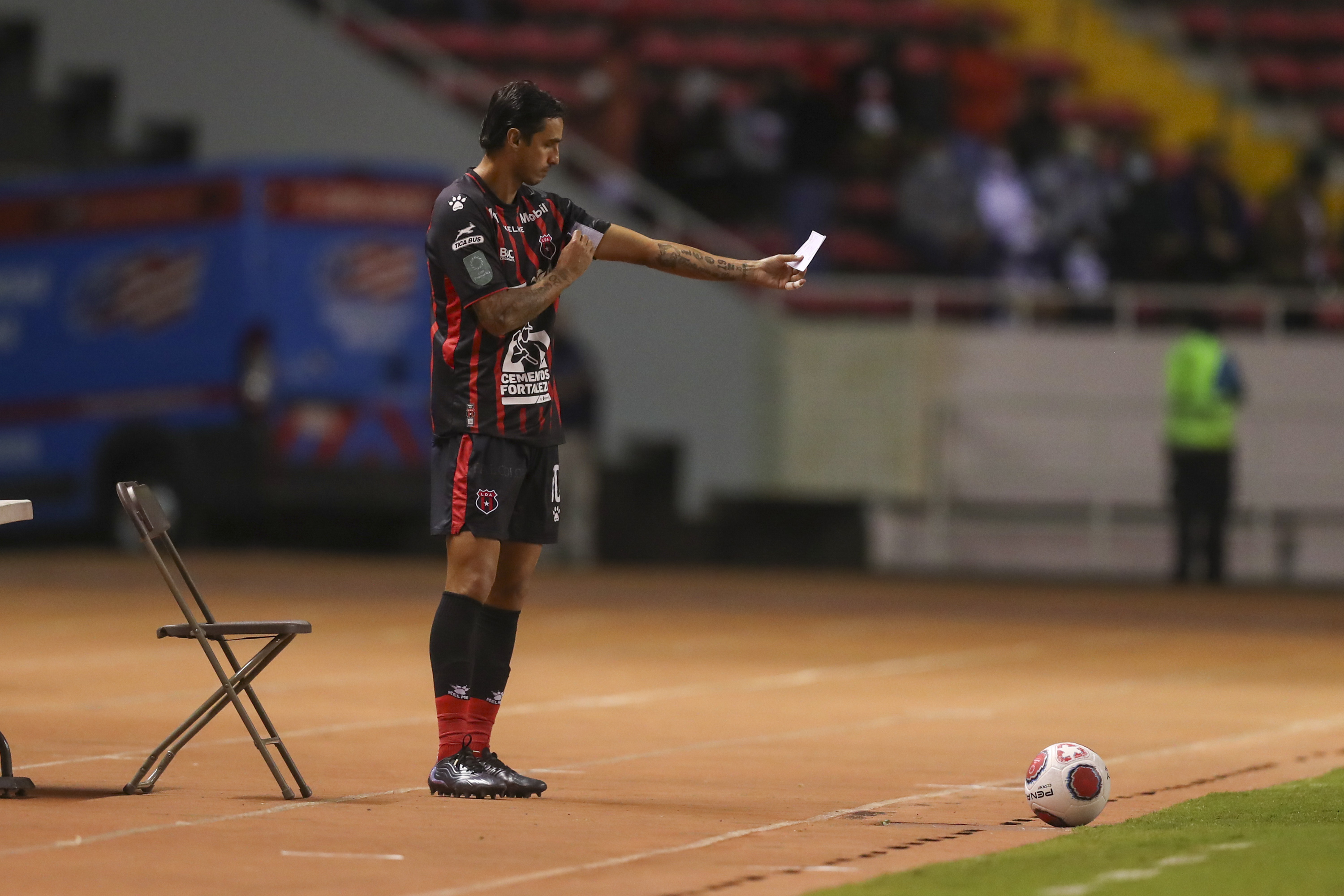 Bryan Ruiz fue una pieza clave para que Alajuelense derrotara a Cartaginés el miércoles.