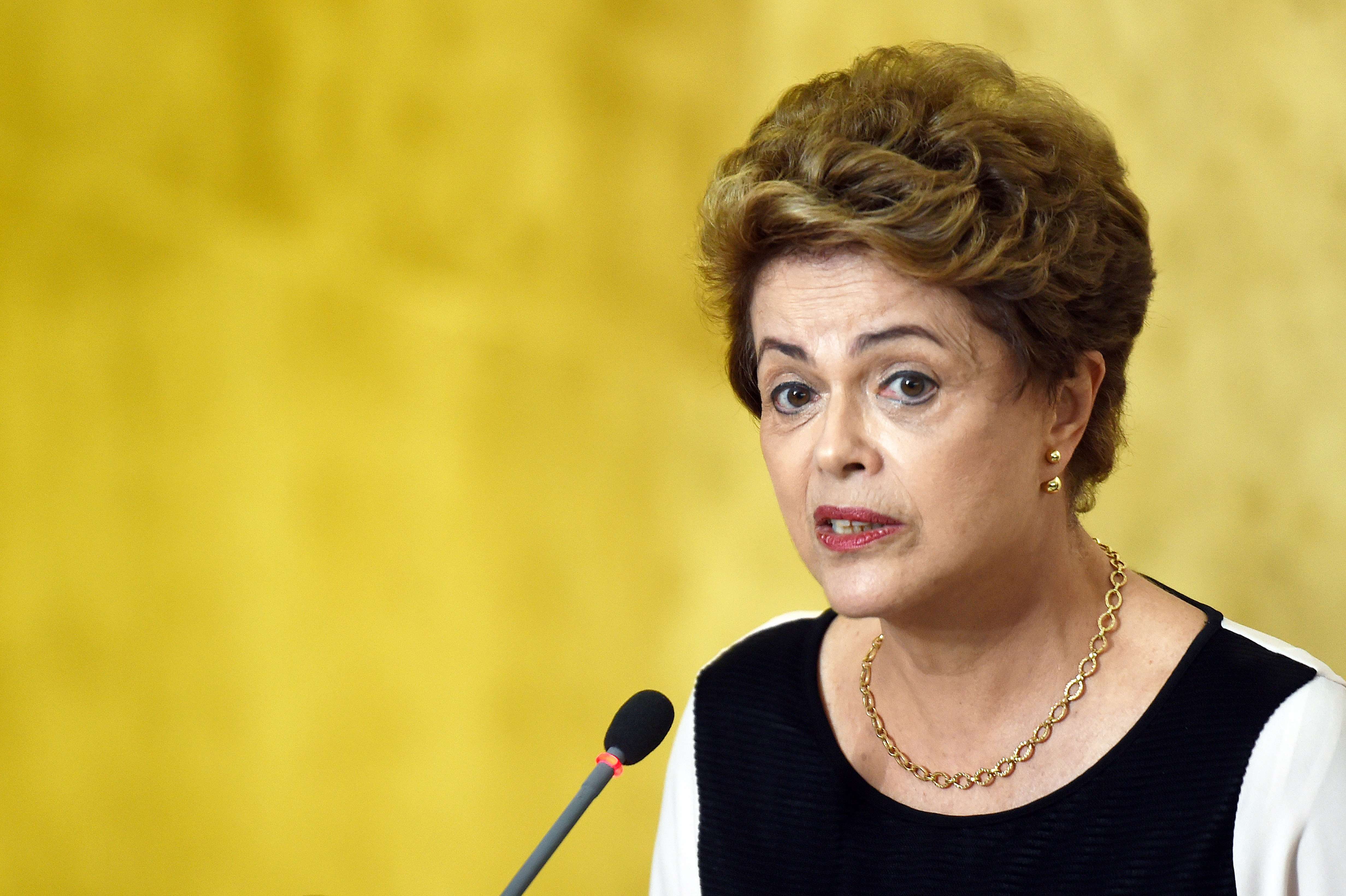 Comisión recomienda suspender a Rousseff.