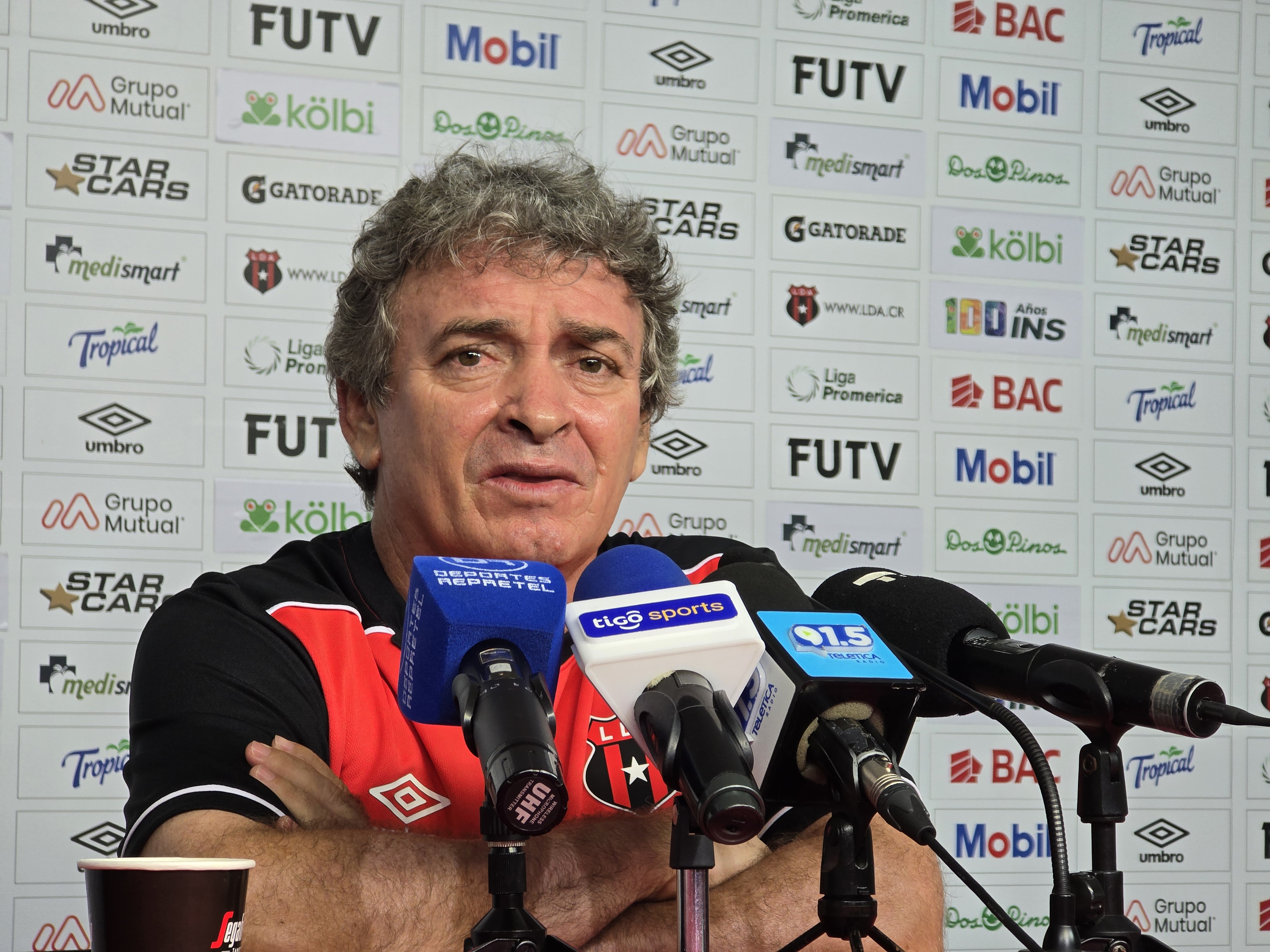 Óscar Ramírez cree que es necesario que los jugadores de Liga Deportiva Alajuelense sientan un apoyo total de la afición en todo momento.
