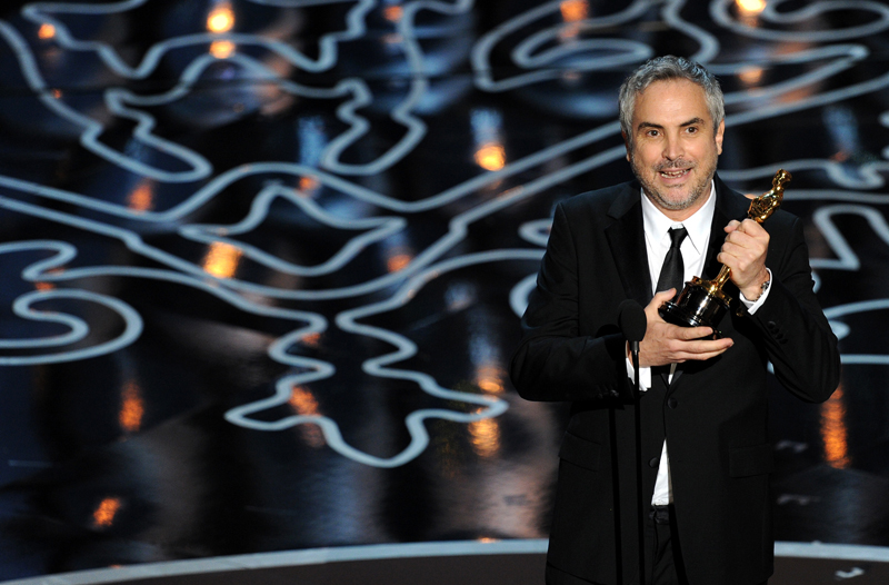 Alfonso Cuarón en un momento cumbre, da su discurso como el flamante ganador del Óscar a mejor director. AFP.