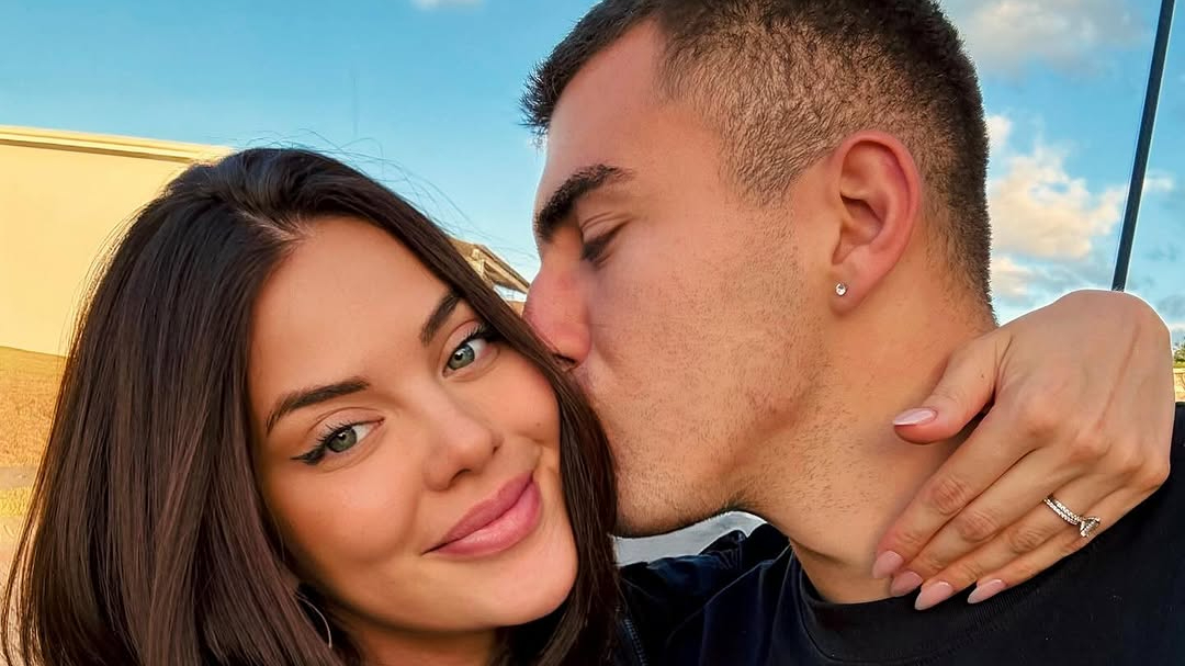 Laura Ortega viajó con su hija Elisa hasta el país europeo donde vivirán un tiempo junto a Fernán Faerron