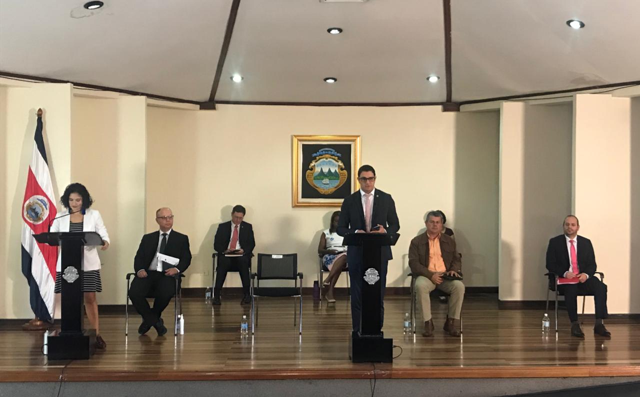 Ministro de Salud anuncia que casos de covid-19 ya suman más de 100 contagios en el país . Foto:Presidencia.