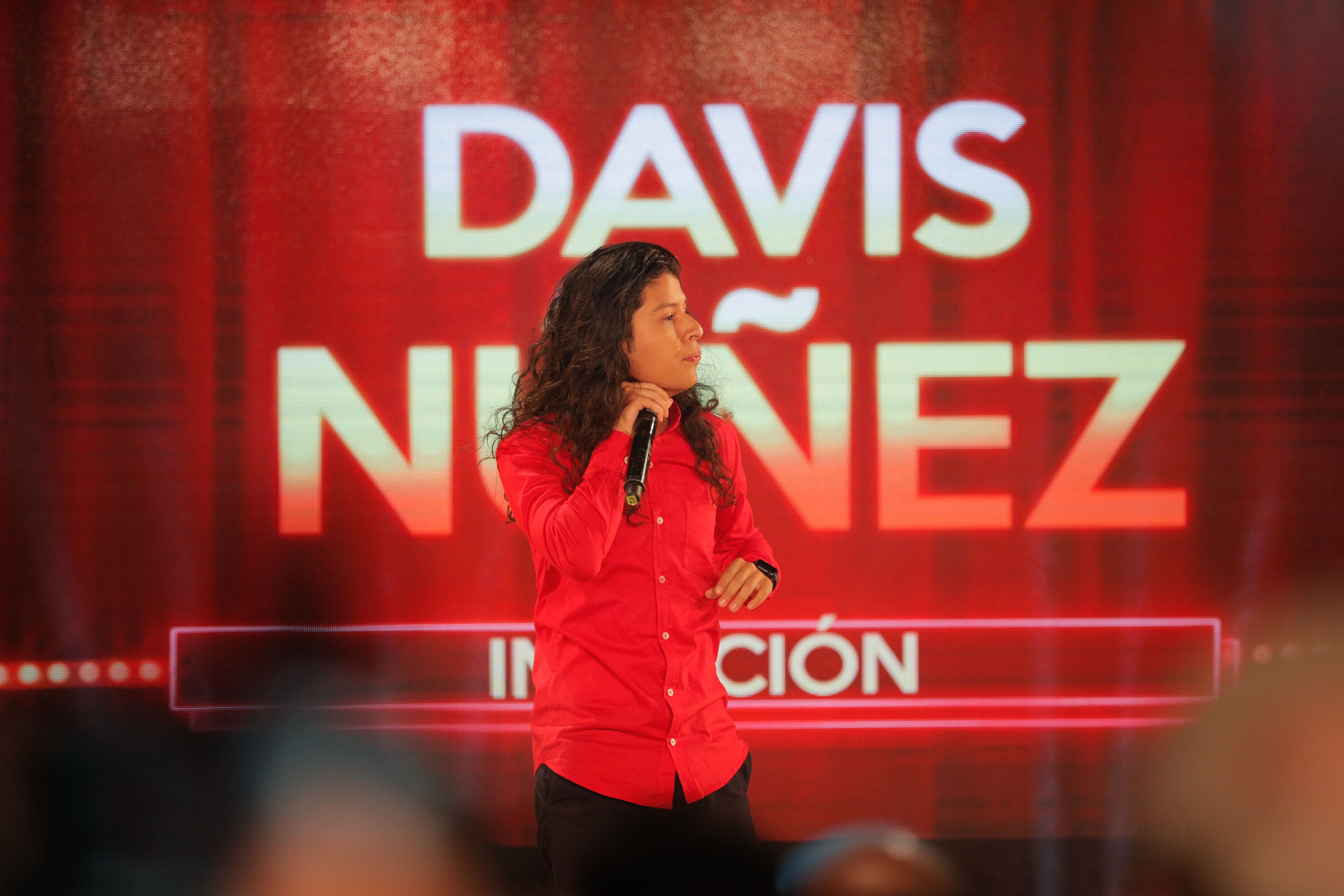 25/3/2019. Escazu, Teatro El Triciclo. Grabacion del nuevo programa de Repretel "La Dulce Vida". Programa de comedia que existio hace 30 años en canal 2. El Show es presentado por Norval Calvo y Majo Cadavid. En la foto aparece Davis Nuñez (pelo largo), ganador del primer programa. Foto Jeffrey Zamora