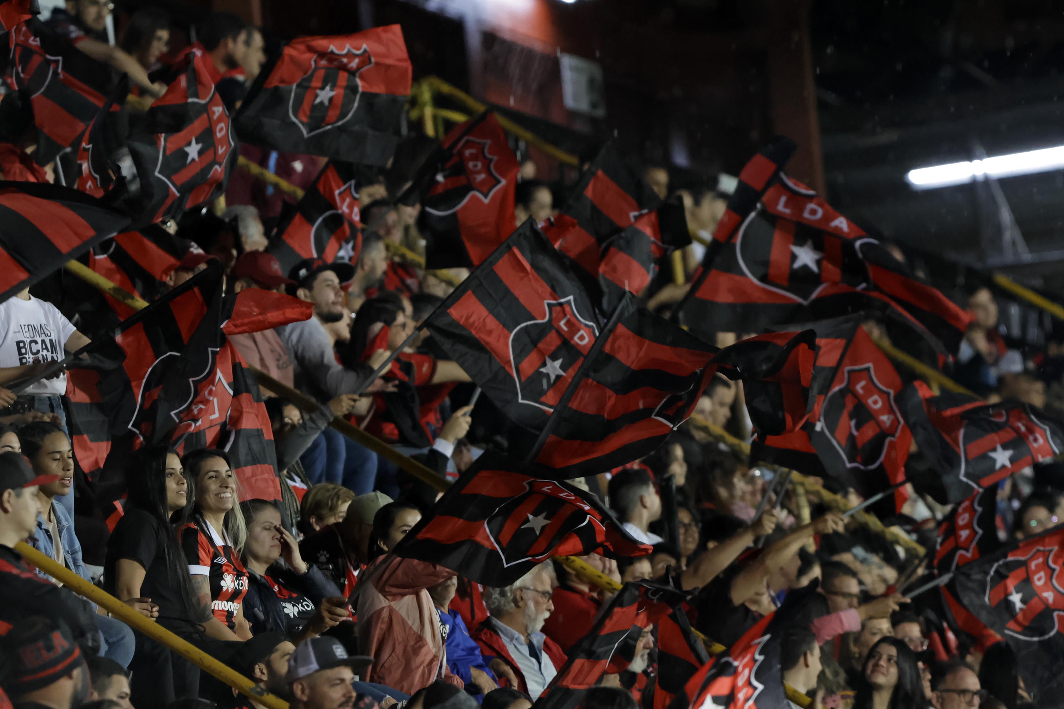 11/11/2023. Estadio Alejandro Morera Soto, Alajuela. Hora: 07:00 p.m. Clásico femenino de la Jornada 13 del Torneo de Clausura 2023 disputado entre la Liga Deportiva Alajuelense (LDA) y el Saprissa FF en el Estadio Alejandro Morera Soto. Fotos: Mayela López
