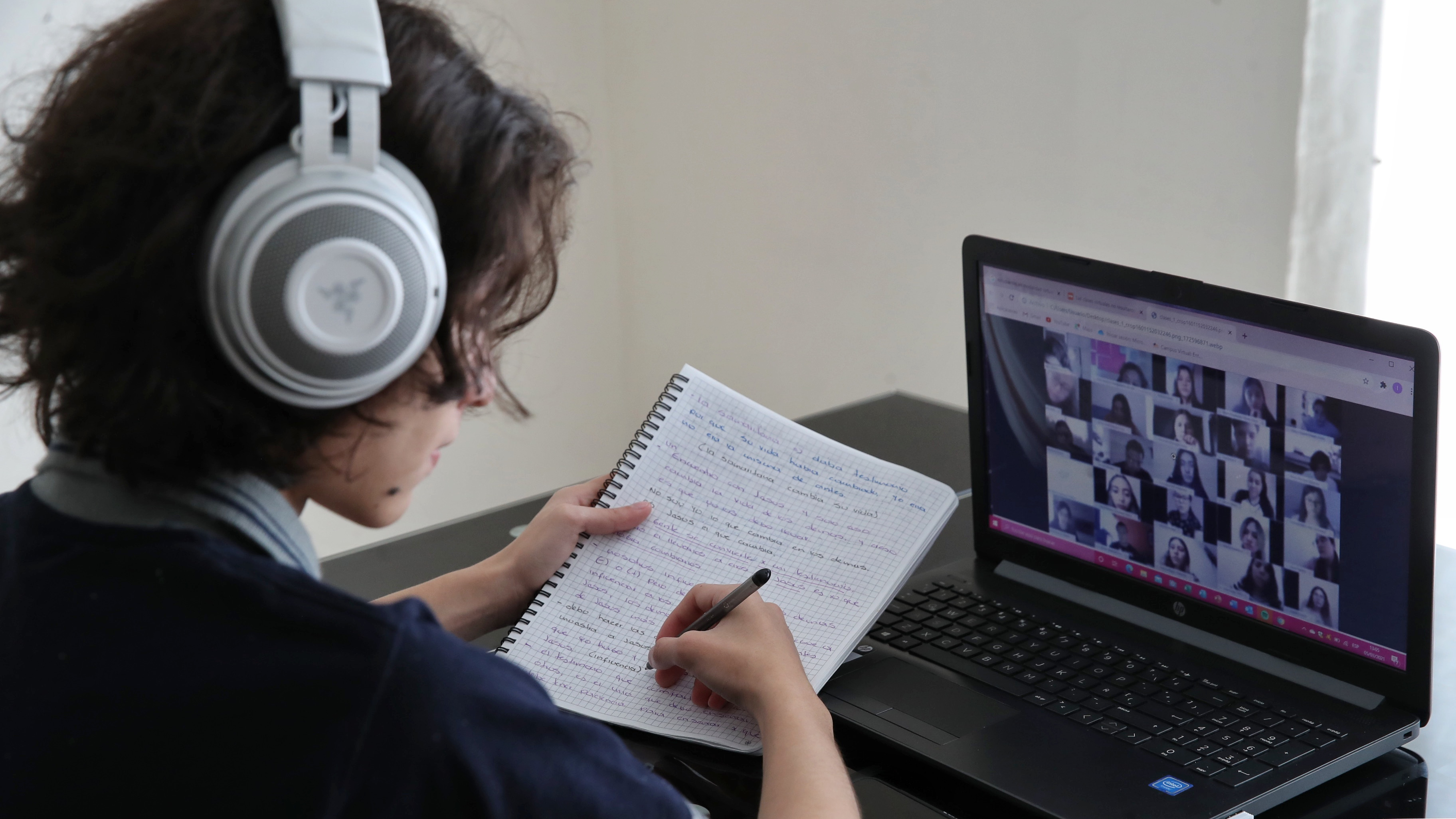 05/03/2021/ FOTOS ILUSTRATIVAS / fotografías para ilustración sobre estudiantes, clases virtuales, uso de computadoras portátiles y tabletas / Alumnos modalidad virtual / fotografía: John Durán