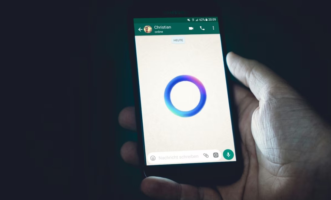 Meta AI se expande en WhatsApp, permitiendo consultas y generación de imágenes. Aprenda a usar esta nueva función.