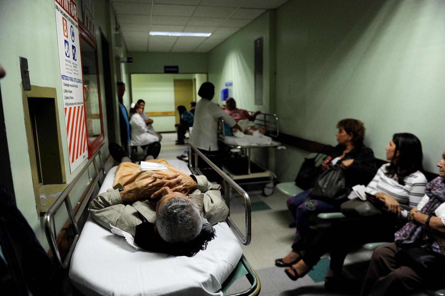 Anciano esperó ocho días sentado en una sala de emergencias de Costa Rica -  Primera Hora