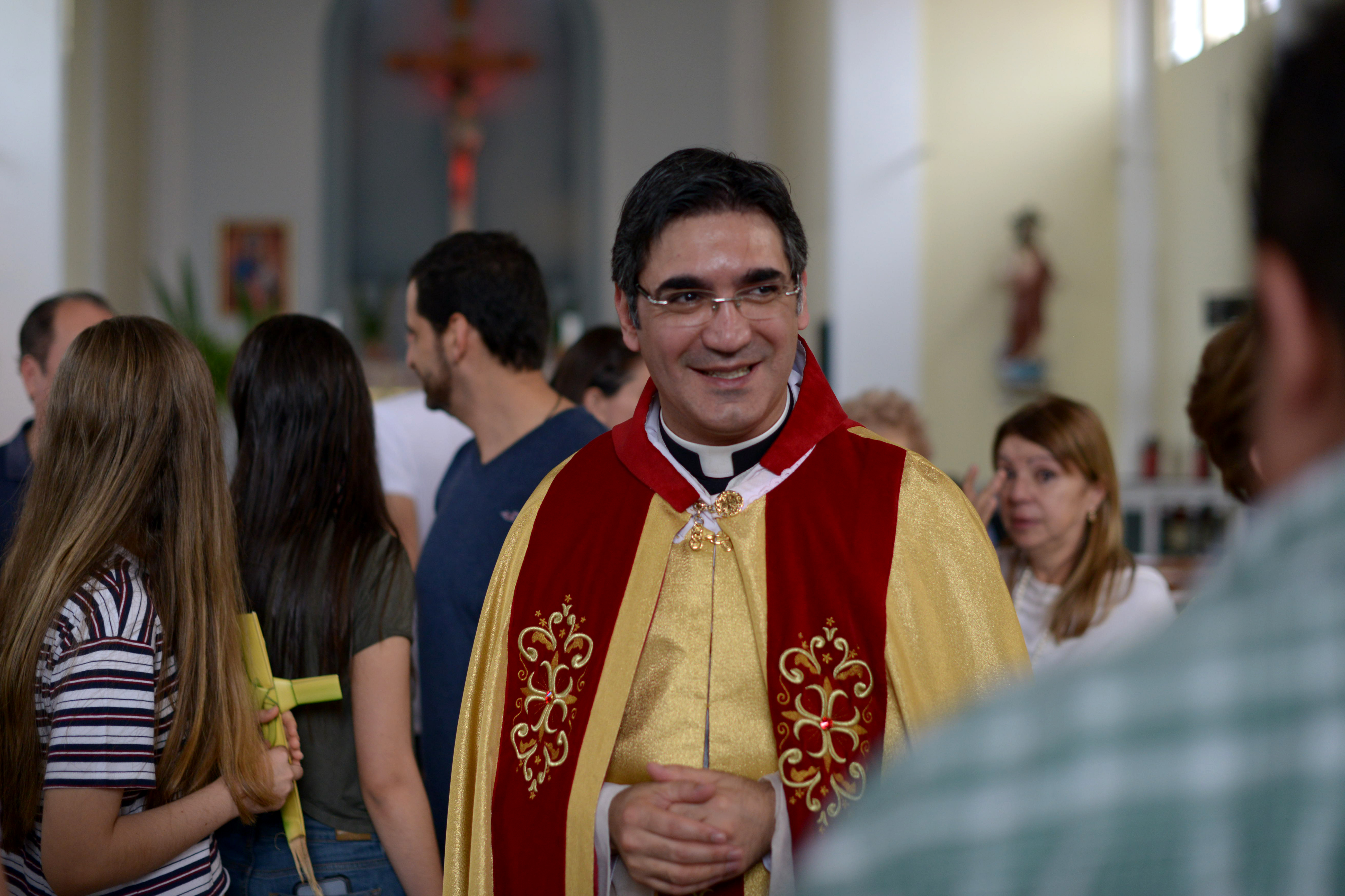 Sacerdote libanés vino a unir a su comunidad en el idioma de Jesús | La  Nación