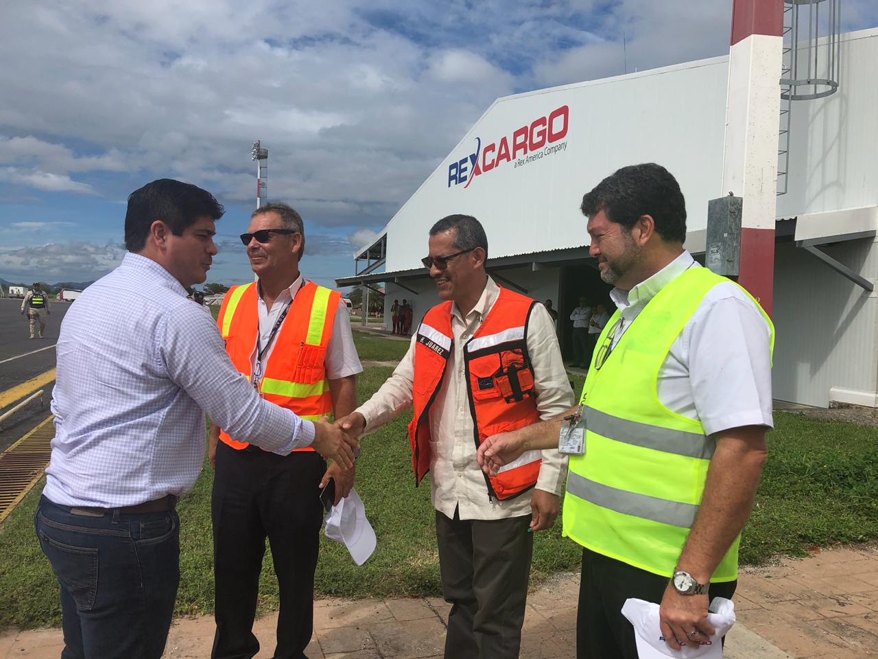 “Este centro representa un enorme beneficio para
los sectores productivos vinculados con el comercio exterior", dijo el presidente Carlos Alvarado. Foto: Presidencia.