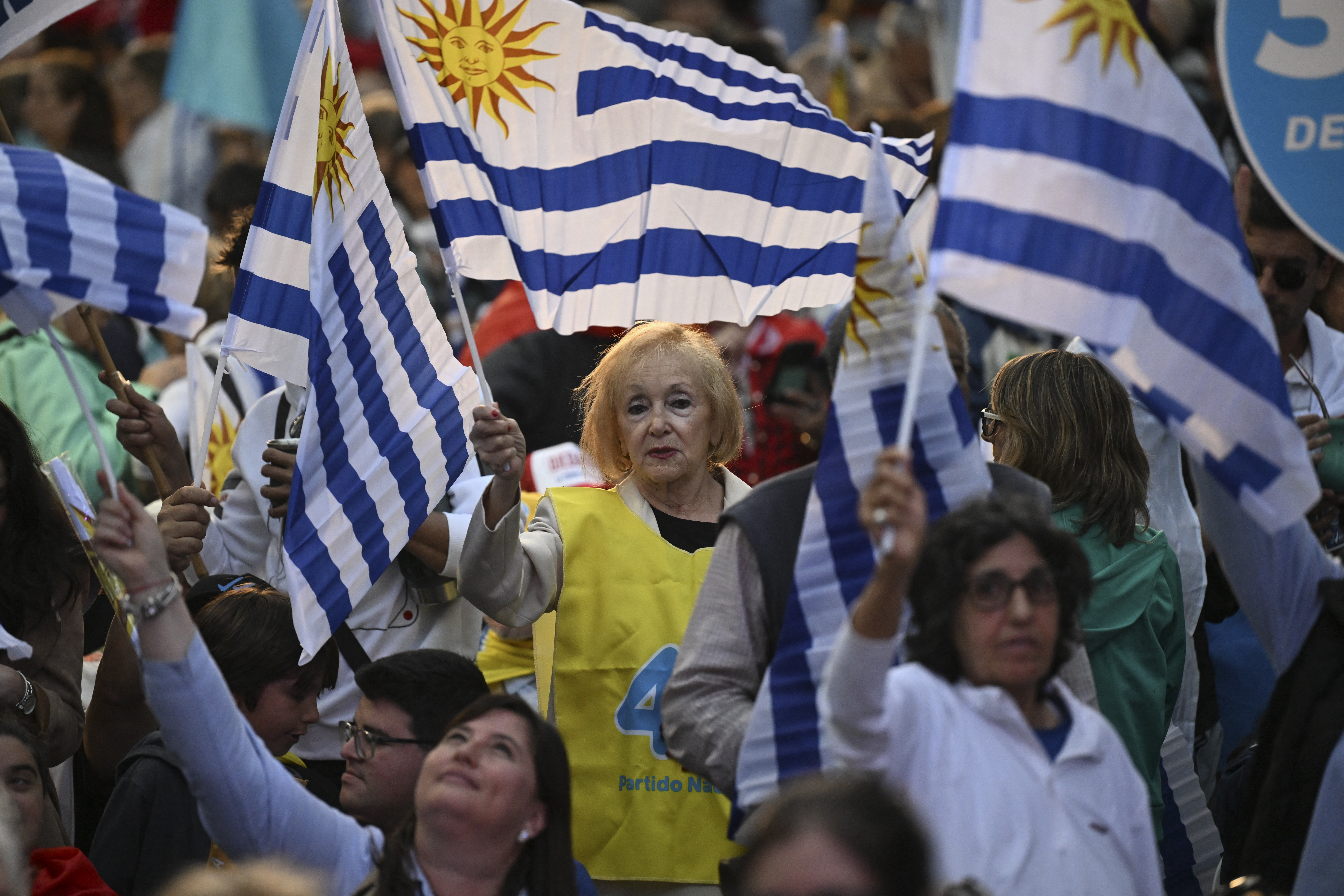 Uruguay aprobó este miércoles una ley que autoriza la eutanasia bajo ciertas condiciones, tras un reflexivo y extenso debate en el Senado.