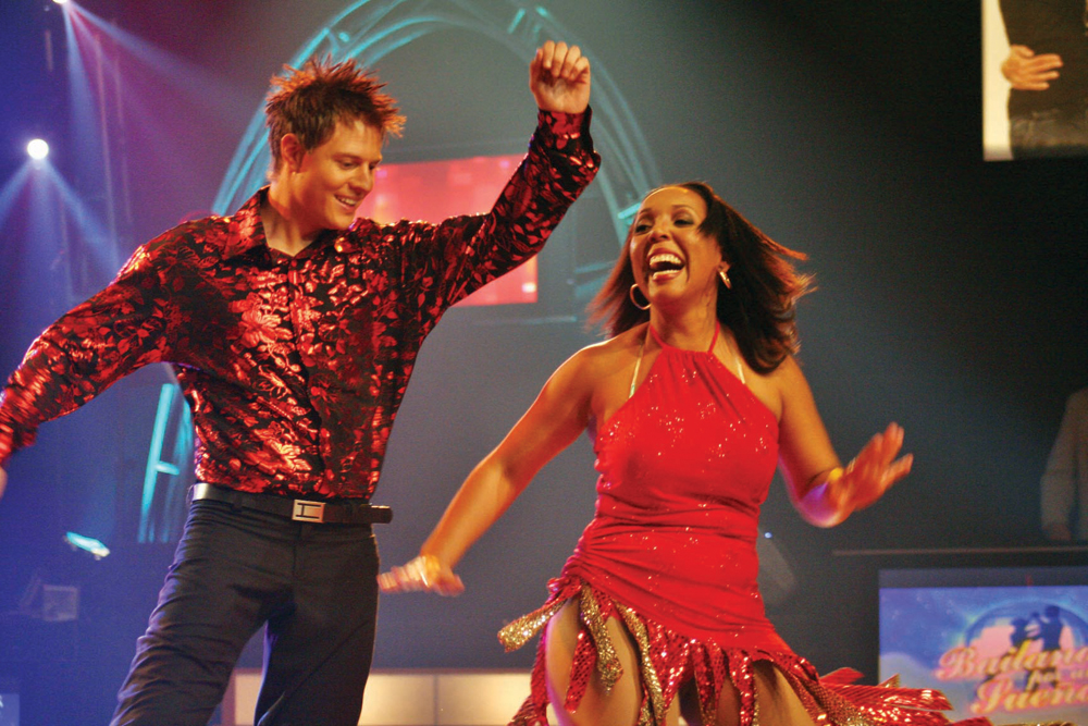 2007. Mauricio Hoffman y Hazel Linares ganaron la primera edición de Bailando por un sueño , el primer programa que produjo Teletica Formatos y que es propiedad de Televisa, México. Valeria Bermúdez.