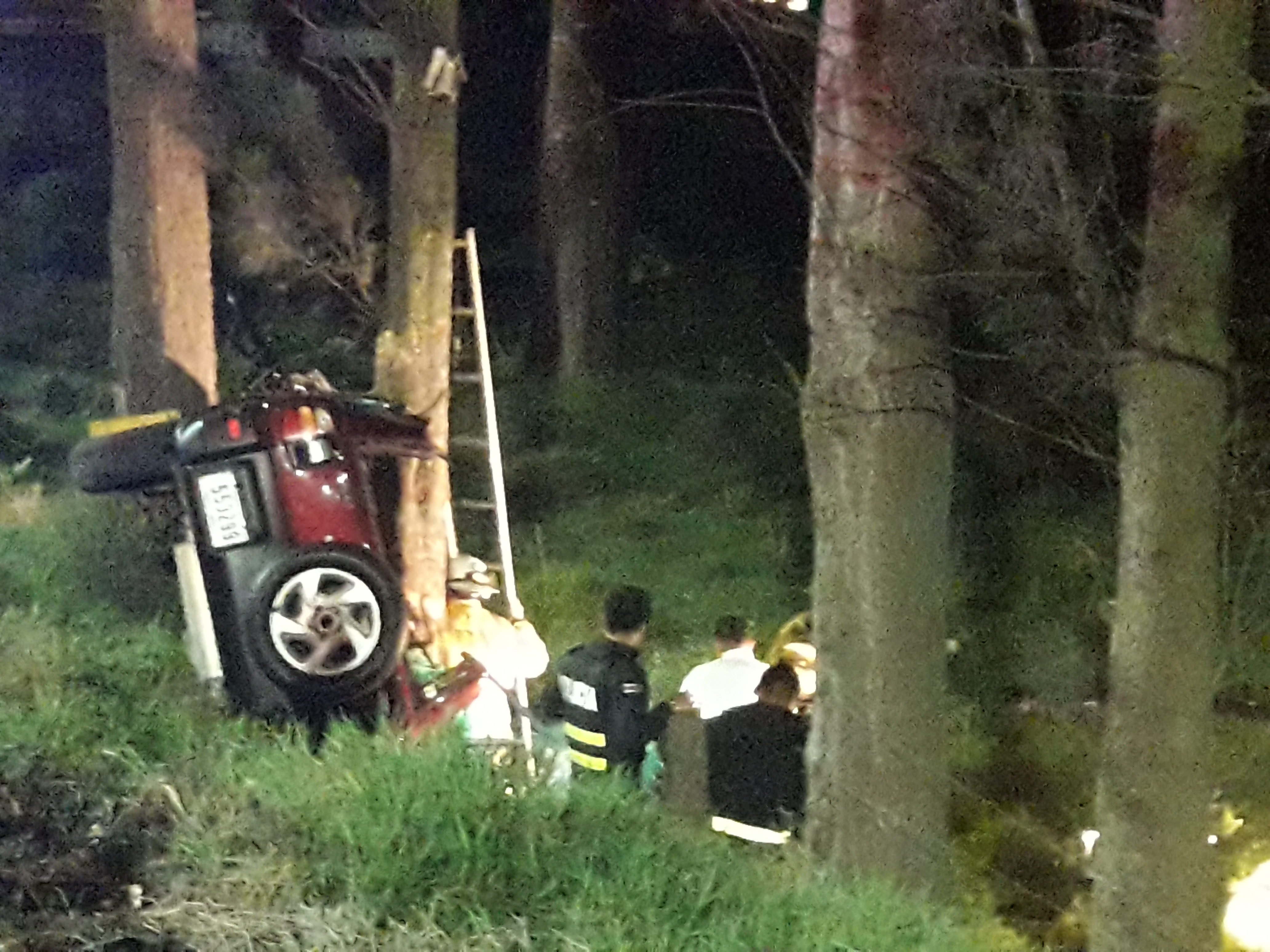 El exceso de velocidad es para la Policía del Tránsito la causa de un accidente que ocurrió la madrugada de este domingo en La Lima de Cartago, y que dejó un hombre fallecido y otro en condición muy delicada. Fotos de Keyna Calderón