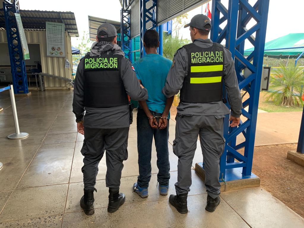 Un sujeto fue detenido por cobrar a un extranjero para ayudarle a entrar ilegalmente a Costa Rica. Foto: Migración para LN