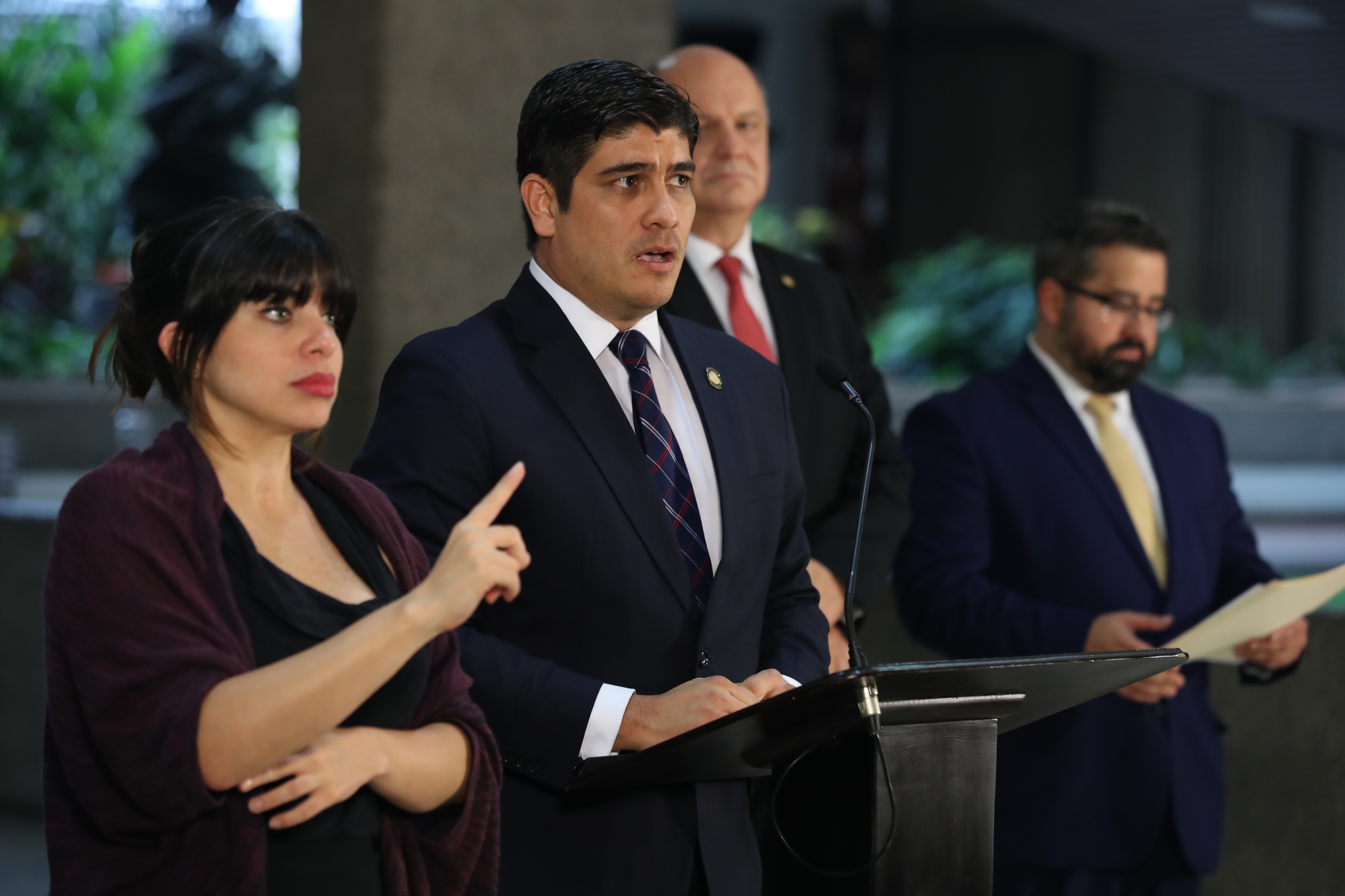 29/05/2018. Zapote. Conferencia de prensa. El presidente Carlos Alvarado anunció las nuevas noticias que generó el consejo de Gobierno. En la gráfica junto a Juan Carlos Mendoza y Rodolfo Piza. Fotografías: Graciela Solis