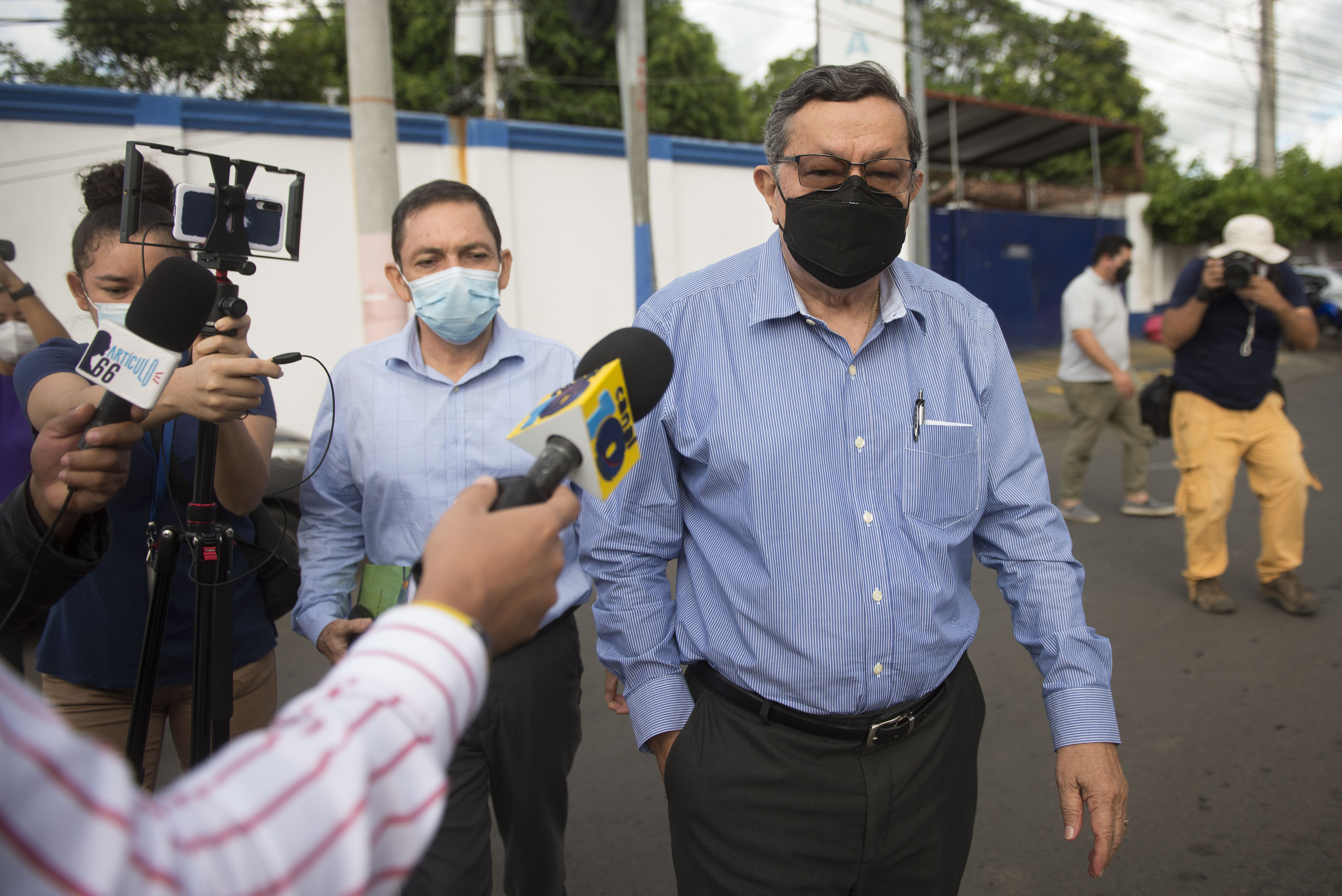 09/08/2021. Mauricio Diaz, exembajador de Nicaragua en Costa Rica, luego de salir de la Fiscalía de Nicaragua, minutos antes de ser detenido por la Policía Nacional. Foto: Jader Flores/La Prensa para LN