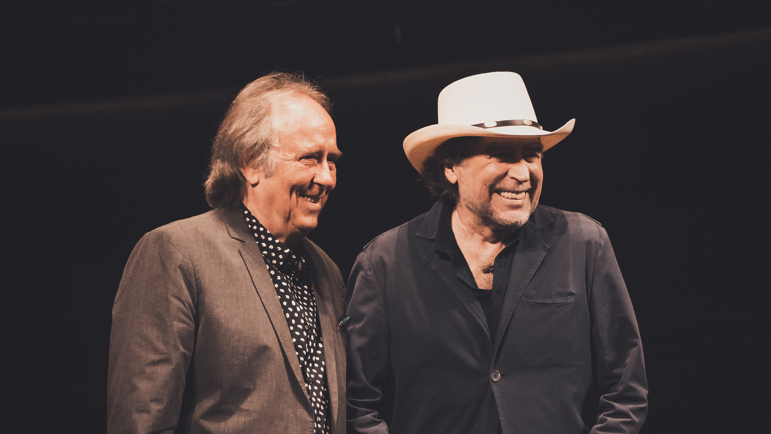 29/11/20109 MATERIAL EMBARGADO PARA VIVA HASTA EL 17 DE DICIEMBRE DEL 2019, músicos españoles Joaquín Sabina y Joan Manuel Serrat / Entrevista en Mexico Fotografía de Melina Pabello