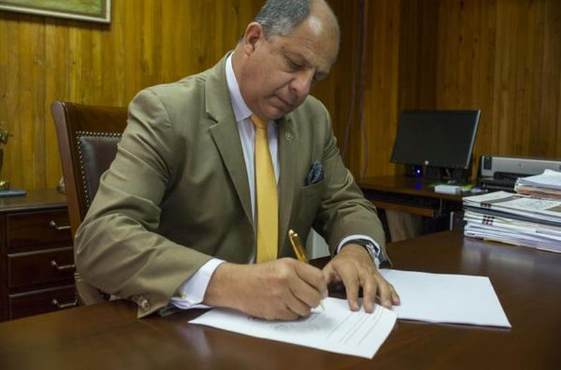 El 11 de setiembre entró en vigencia el decreto que firmó el presidente Luis Guillermo Solís para regular la implementación de la FIV en Costa Rica.