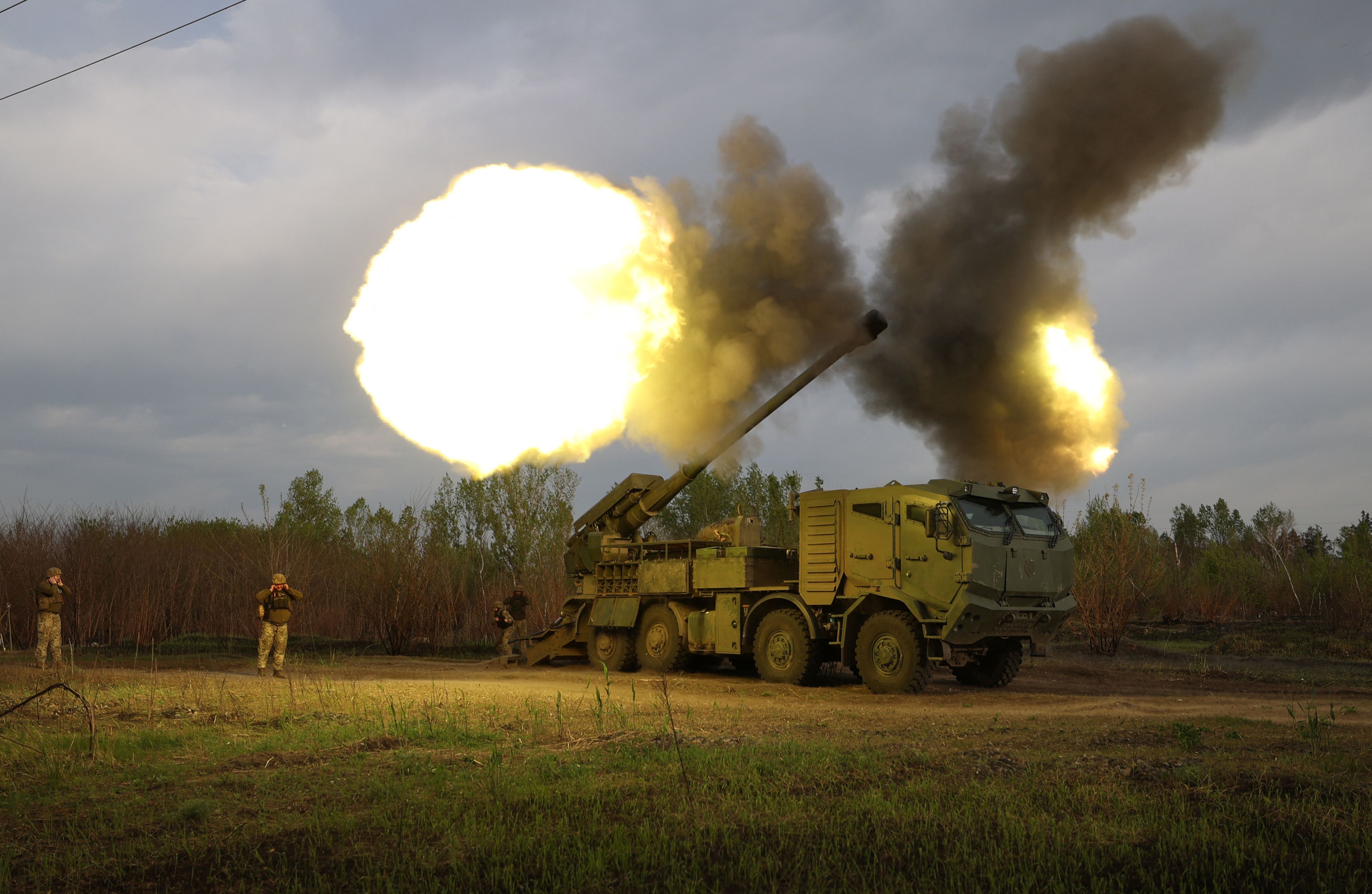 TOPSHOT - Gunners from 43rd Separate Mechanized Brigade of the Armed Forces of Ukraine fire at Russian position with a 155 mm self-propelled howitzer 2C22 "Bohdana", in the Kharkiv region, on April 21, 2024, amid the Russian invasion in Ukraine. (Photo by Anatolii STEPANOV / AFP)