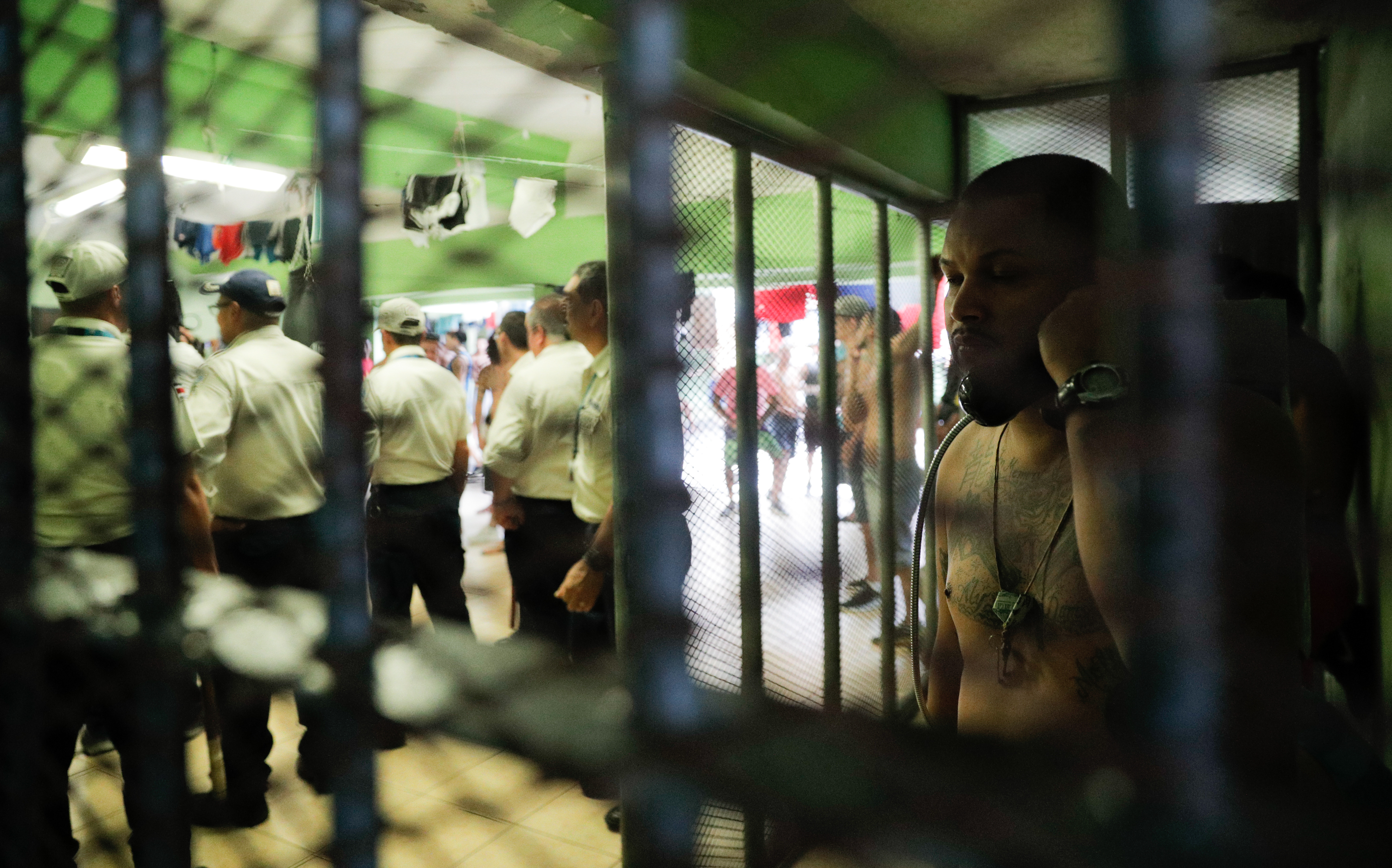 21/6/2019. Alajuela, La Reforma. Autoridades del Ministerio de Justicia, el Ministerio de Tecnología y Telecomunicaciones (Micitt) y personal de las operadoras telefónicas realizaron una visita técnica al Complejo Penitenciario La Reforma, para definir los últimos detalles con el fin de implementar el bloqueo de señal celular en los centros penitenciarios. Foto Jeffrey Zamora