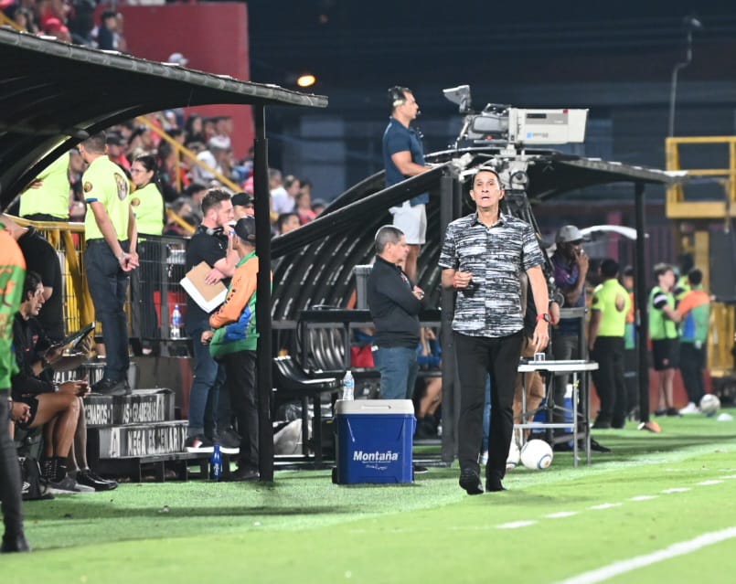 Alajuelense - San Carlos, estadio Alejandro Morera