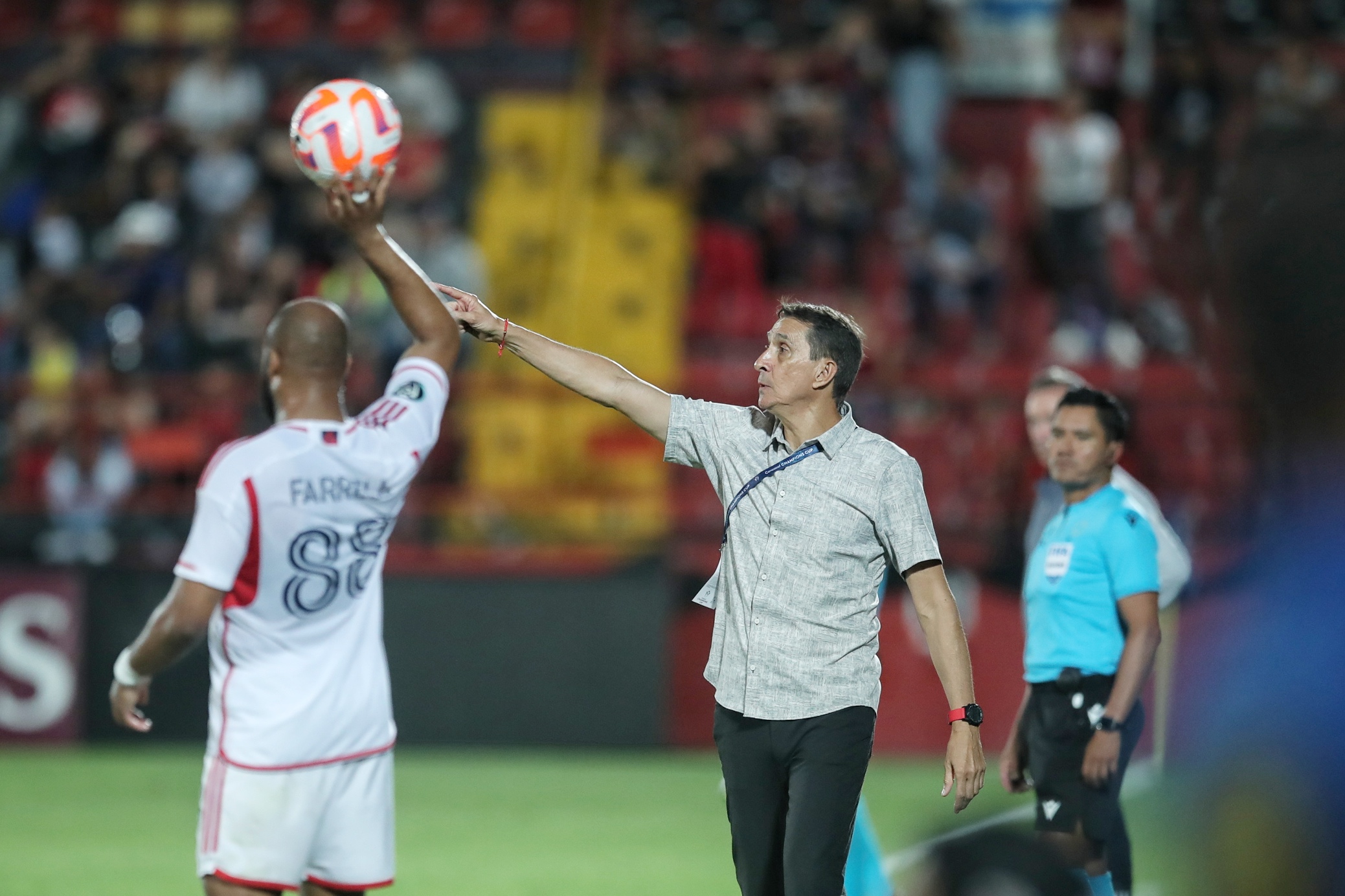12/03/2024/ juego de vuelta entre Liga Deportiva Alajuelense vs New England Revolution por la CONCACAF Champions Cup en el estadio Alejandro Morera Soto donde el técnico Alexandre Guimarães vuelve al fútbol de Costa Rica dirigiendo a la Liga / Foto John Durán