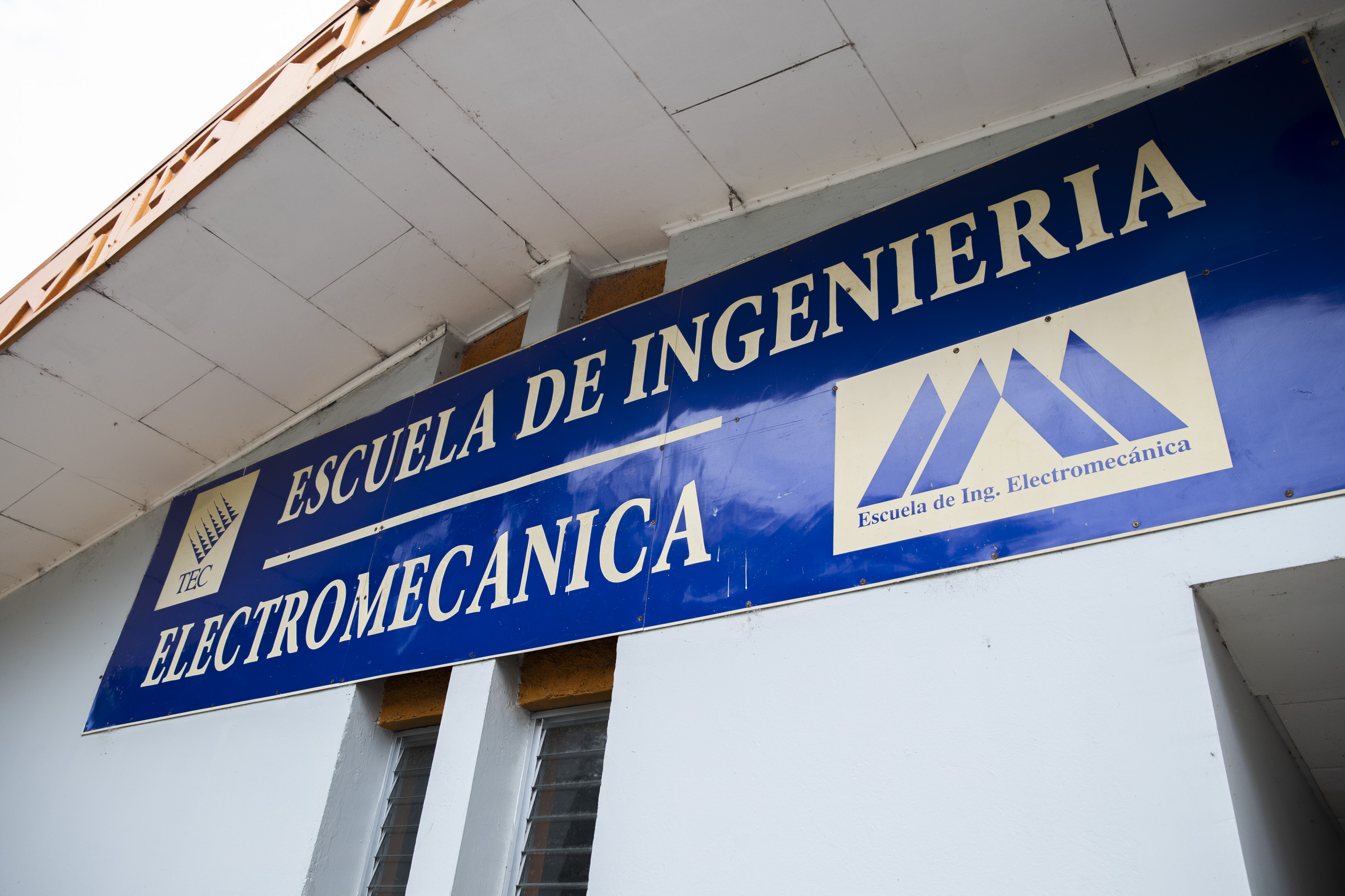 28/05/2019. Tecnológico de Costa Rica, Cartago, Costa Rica. TEC lucha para cambiar su histórica percepción de ser una entidad masculinizada, debido a que la mayoría de carreras que imparte han sido dominadas por hombres. La Escuela de Ingeniería Electromecánica hasta hace unos años no contaba con baños para mujeres, debido a que al inicio la carrera era para hombres. En este momento estan en proceso para hacer un baño de mujeres en el segundo piso, por que ahora solo hay en el primero piso.
Fotografía: Alejandro Gamboa Madrigal