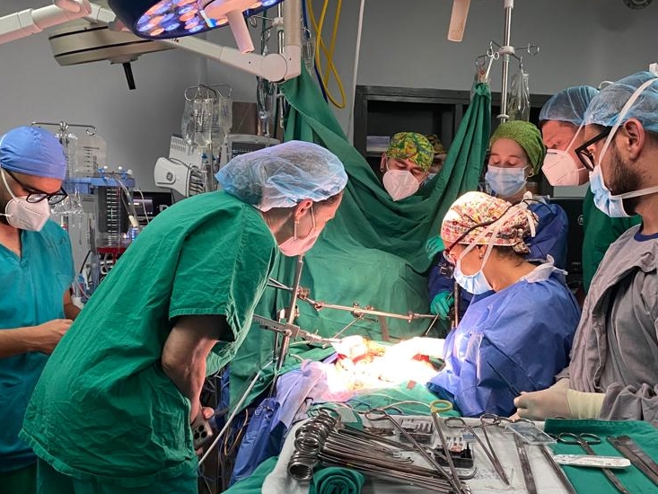 11 de abril del 2023 primer trasplante de hígado de un donante vivo adulto a otro paciente adulto realizado en ese establecimiento de salud.