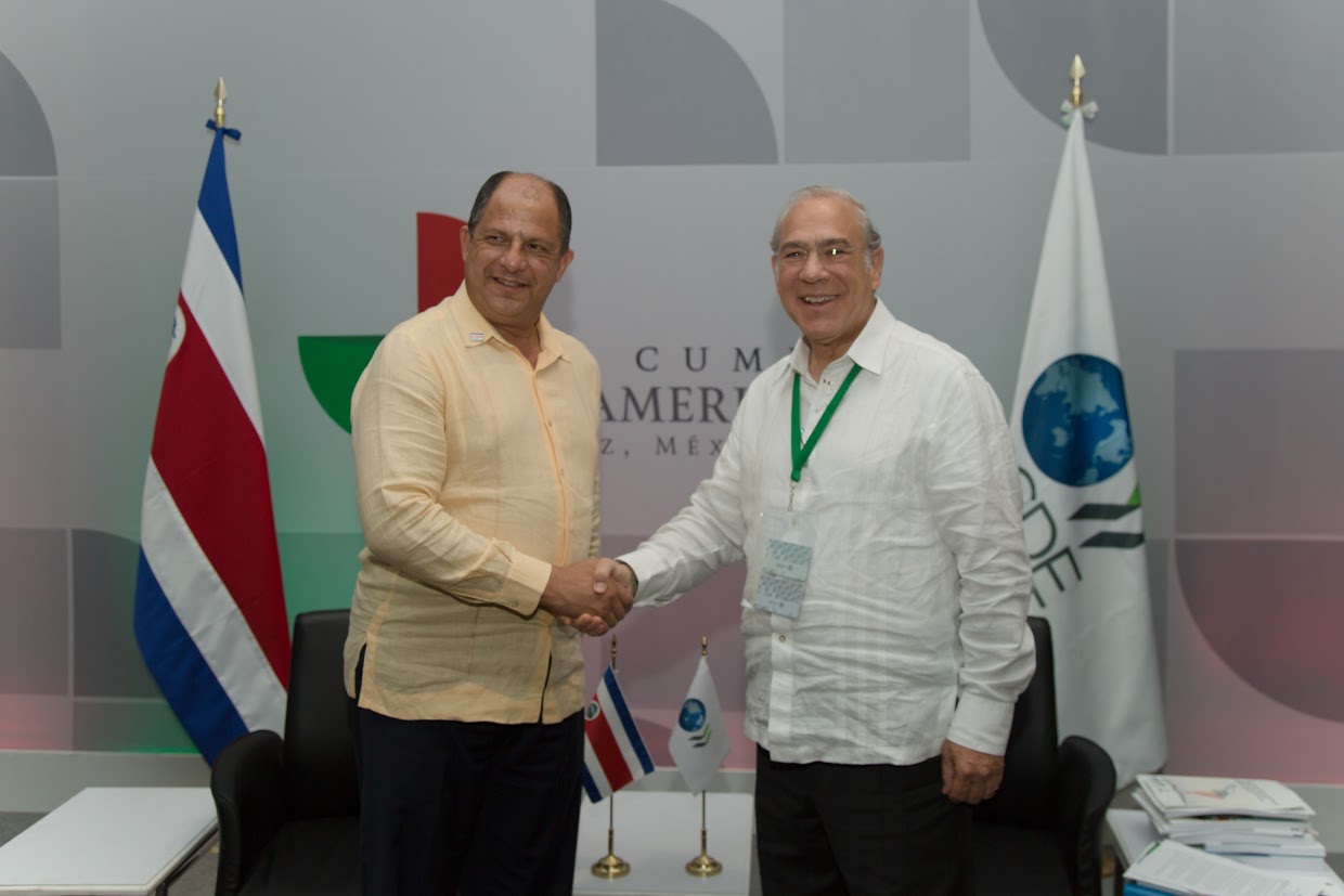 El 9 de diciembre anterior, el presidente la República, Luis Guillermo Solís, se reunió con el Secretario General de la OCDE, José Ángel Gurría, durante la Cumbre Iberoamericana en México.