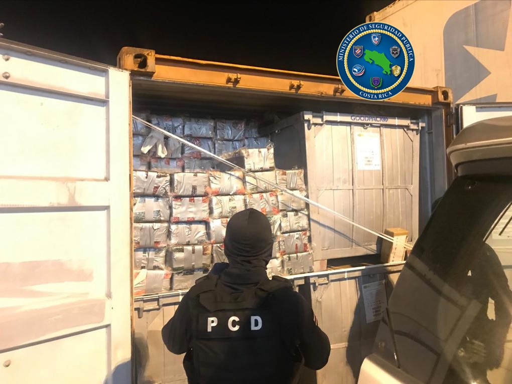 Un cargamento de 1.250 paquetes de cocaína que iba a ser enviado a Róterdam, Holanda, se estima tiene un valor en Europa, de ¢23.000 millones. Fotos cortesía de MSP