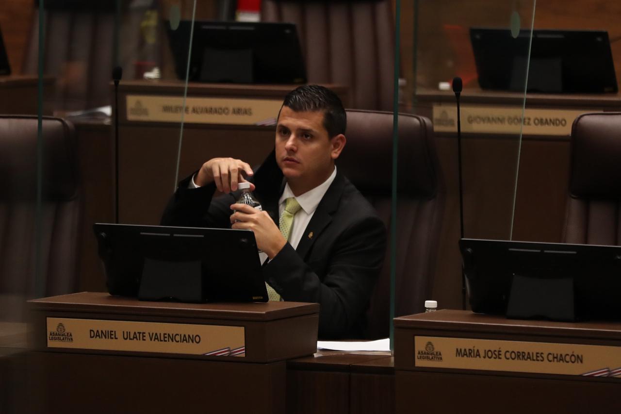 El plenario aprobó, con 35 votos a favor y cinco en contra, la propuesta de Daniel Ulate, del PLN. Foto: José Cordero.