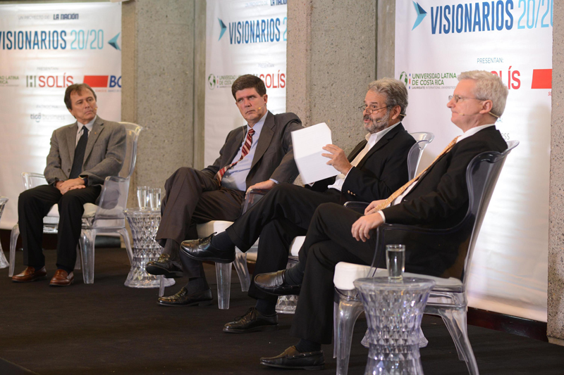En el foro Visionarios 20/20 participó el astronauta Franklin Chang, Armando González (moderador), el ingeniero Roberto Sasso y el ministro Marcelo Jenkins. | CARLOS GONZÁLEZ.