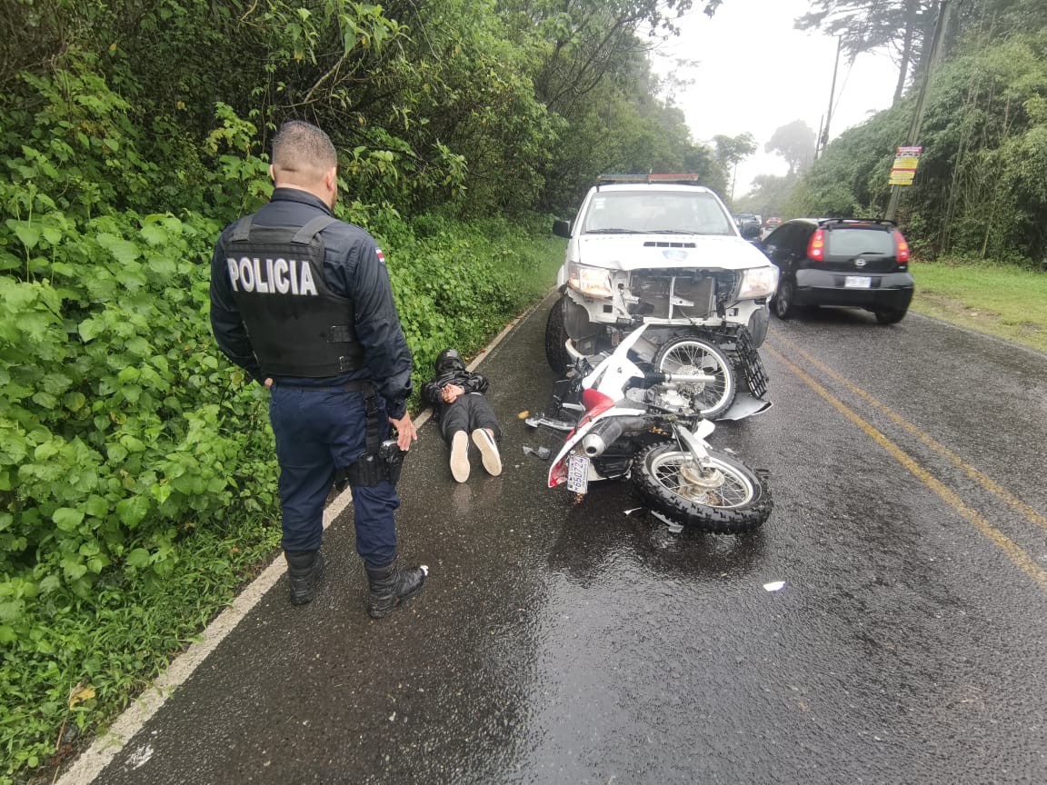 La Policía logró detener a uno de los sospechosos, se trata del conductor de la moto de apellido Hernández, quien cuenta con partes policiales por portación de drogas. Foto: Cortesía OIJ.