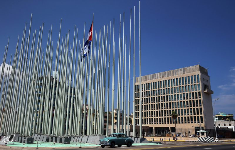 Vista de la embajada de Estados Unidos en La Habana. La Isla ultima los detalles para la visita del secretario de Estado norteamericano, John Kerry, quien llegará este viernes en una visita histórica para encabezar el acto de la reapertura de la sede diplomática. | EFE