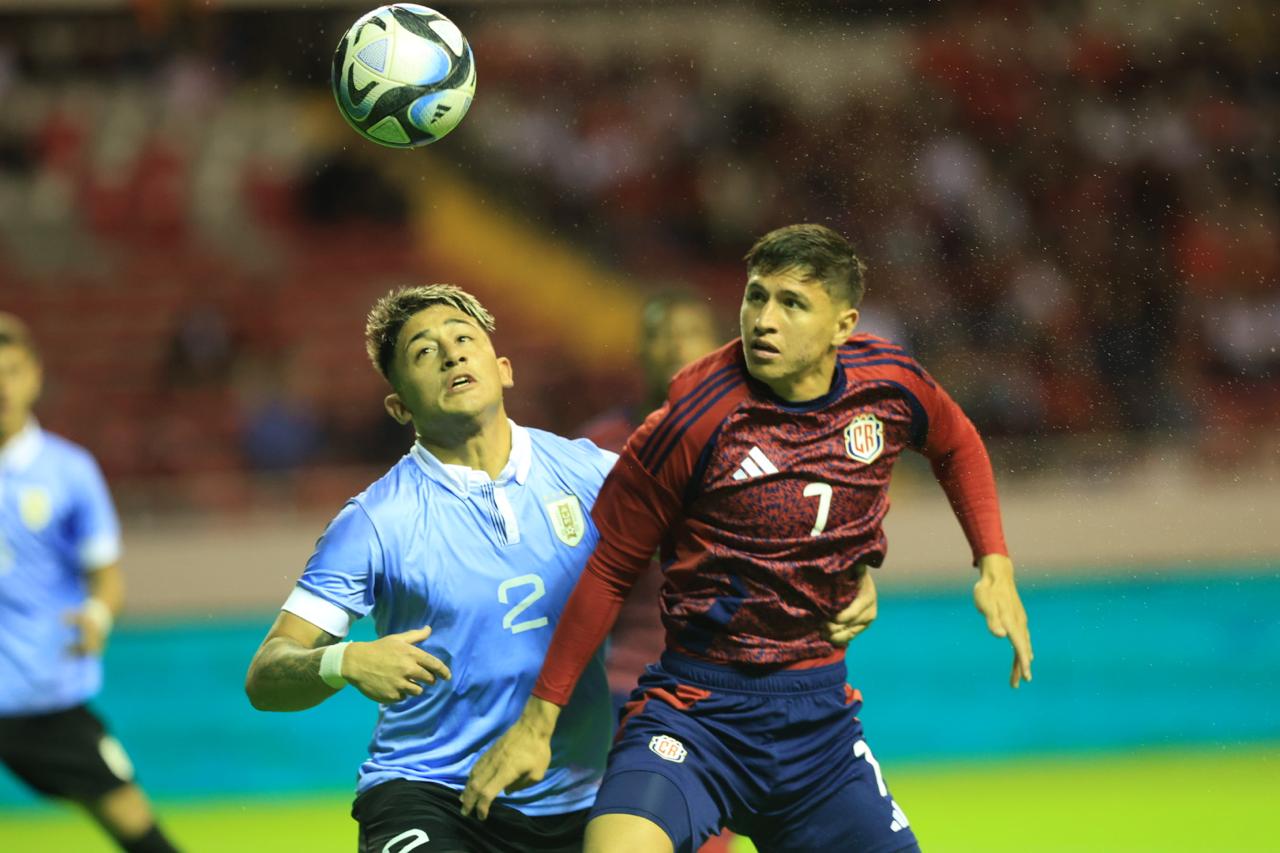 Anthony Contreras ha intentado marcar diferencia con su juego físico. Fotografía: Rafael Pacheco