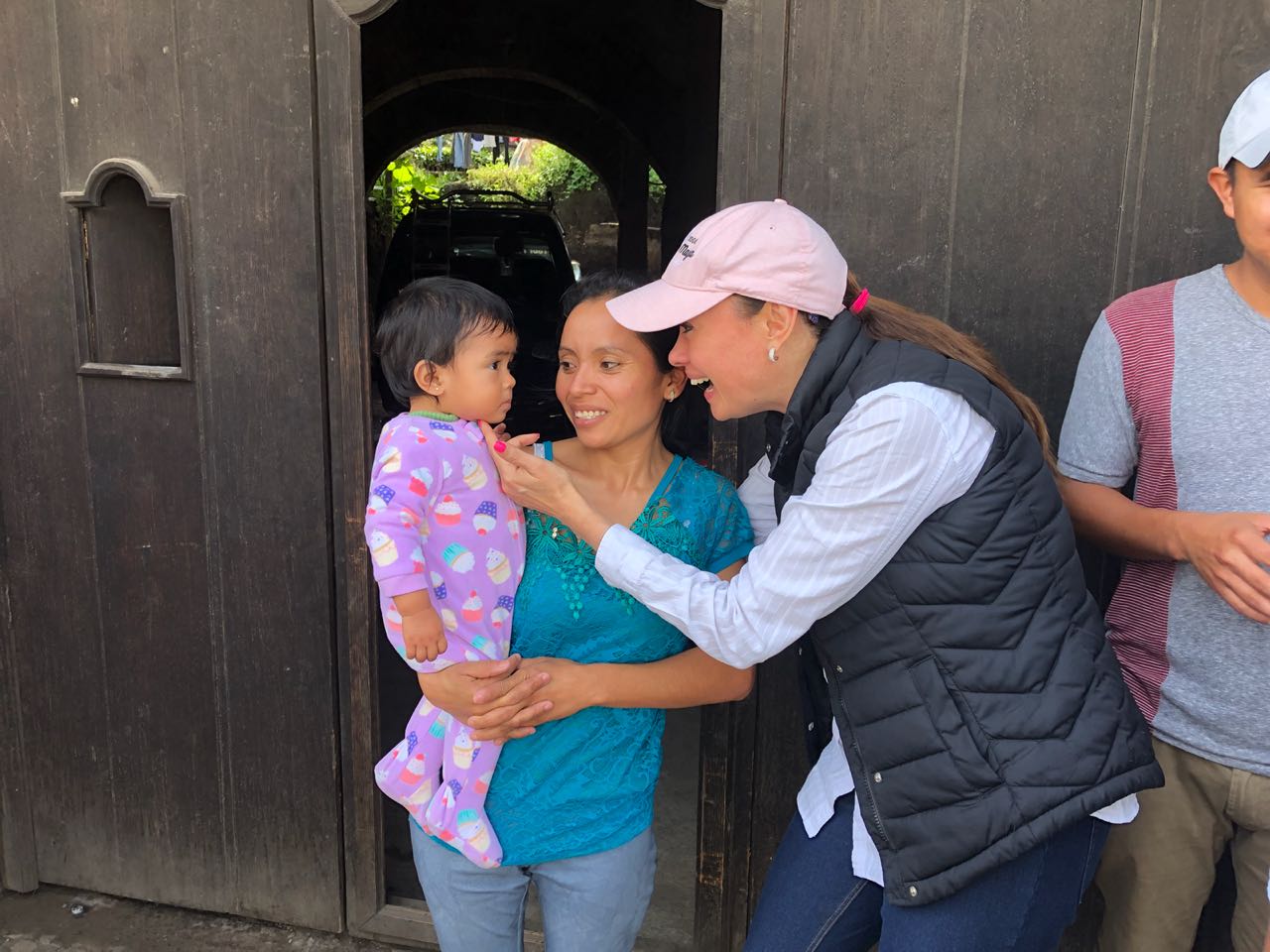 Evelyn Ordoñez se encuentra colaborando con las personas afectadas después de la erupción del volcán de Fuego, en Guatemala. Foto: Evelyn Ordoñez para LN