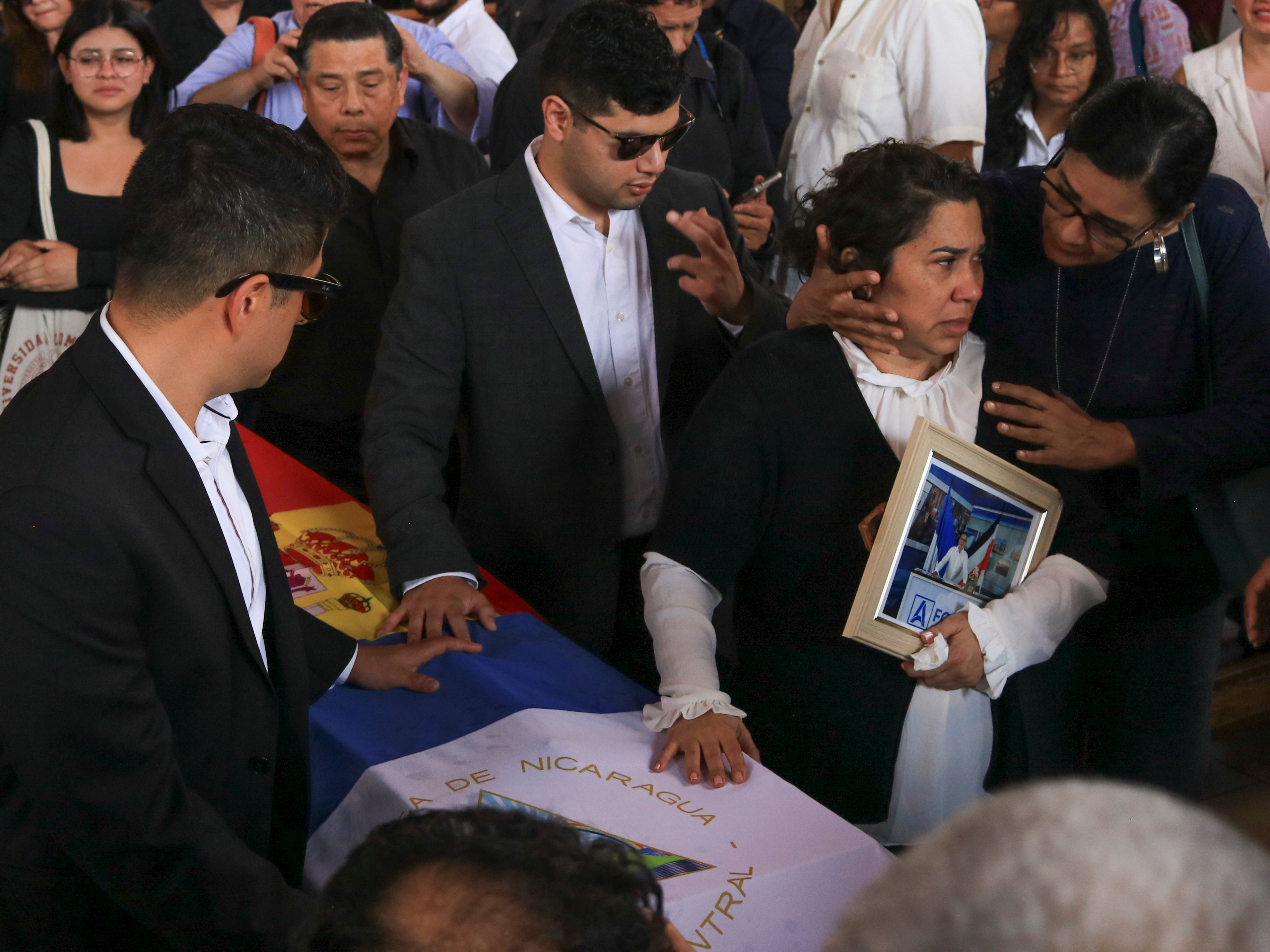 22 de junio 2025
San José, Iglesia de las Ánimas
Funeral del exmilitar nicaragüense Roberto Samcam quien vivió exiliado en Costa Rica desde 2018.
Fotografía: Jonathan Jiménez Flores