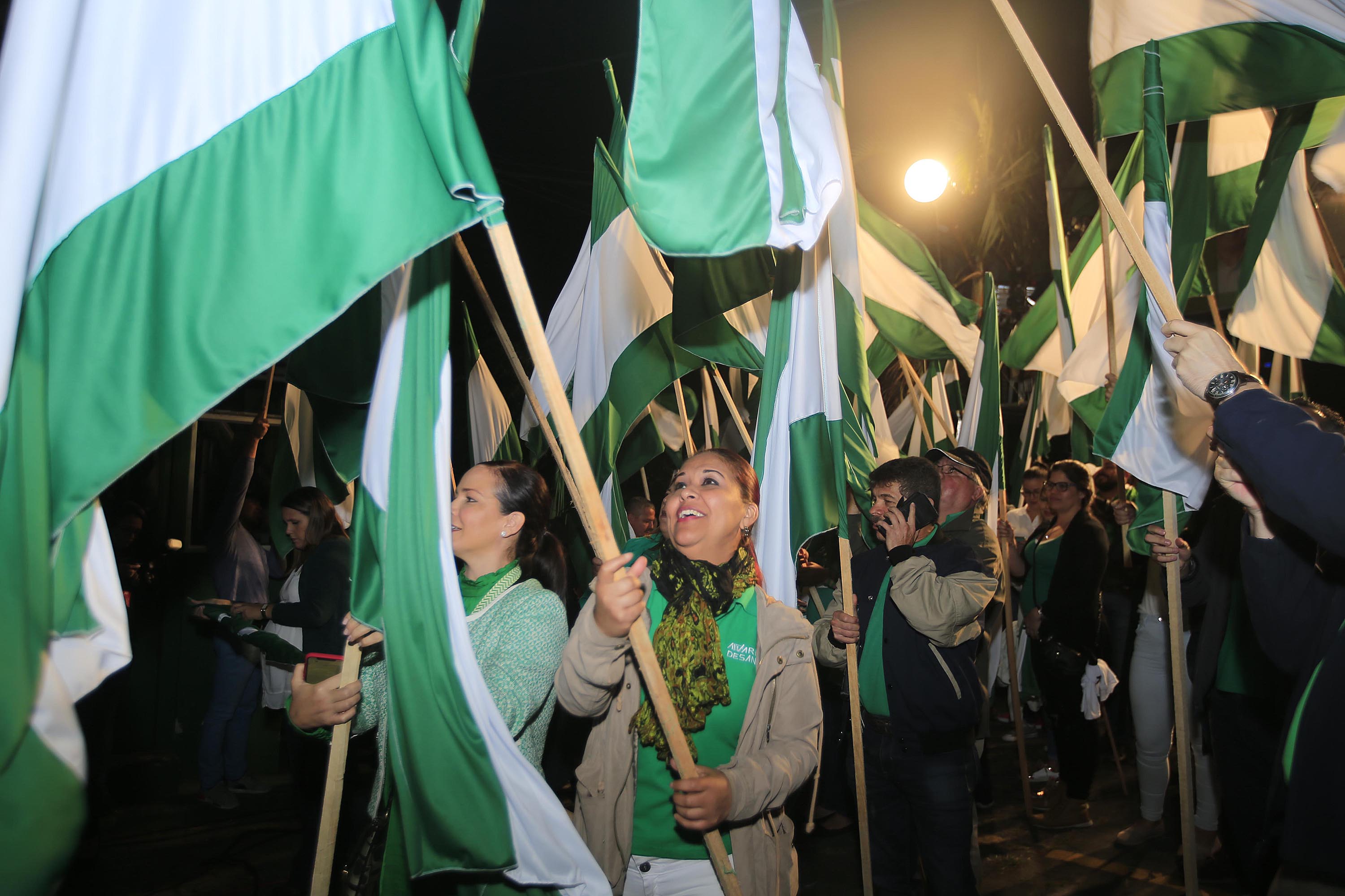 04/02/2018 Balcón Verde, La Sabana. Simpatizantes del candidato de Liberación Nacional, Antonio Alvarez Desanti, escucharon atentos los datos que dio el Tribunal Supremo de Elecciones (TSE) del primer corte de votos contados. Foto: Rafael Pacheco