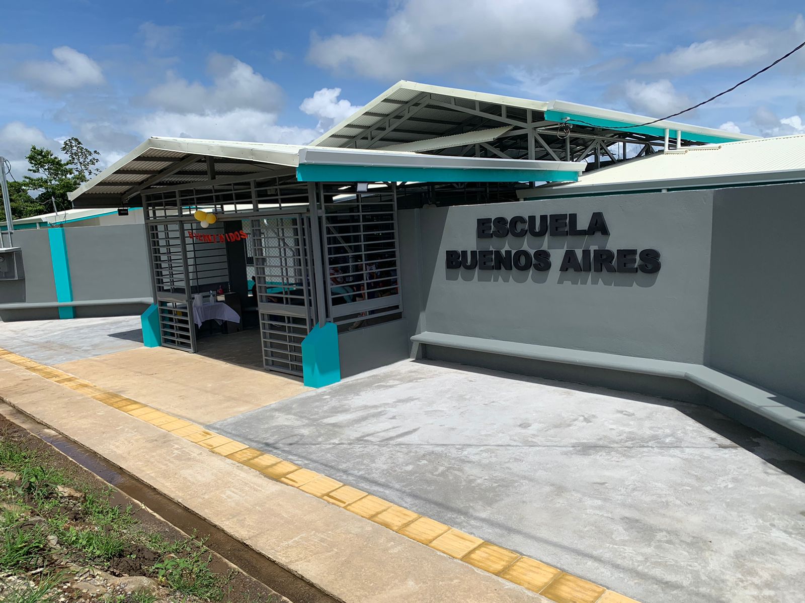 Centro educativo requirió una inversión total de la obra fue de ¢322 millones, financiando por la campaña Yo Nací en Este País. Foto: Presidencia